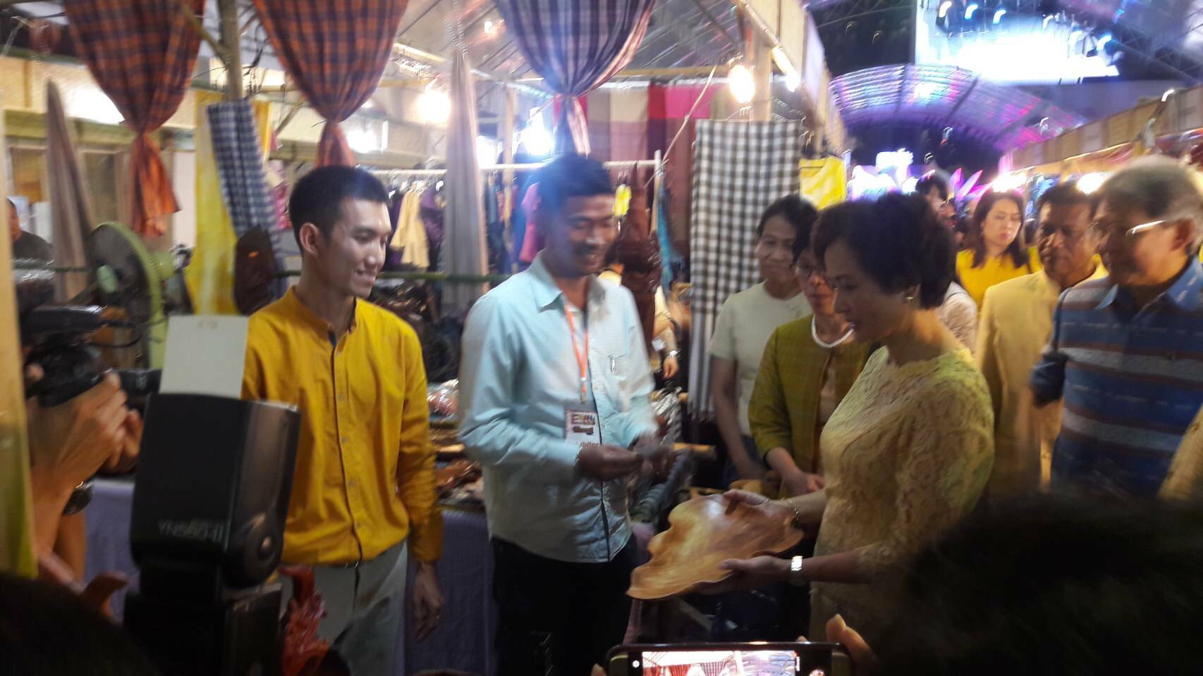 พช.หนองคาย นำสินค้า OTOP ร่วมงาน ESAN EXPO 2018 “แซ่บอีสานบน ดินแดนแห่งโอกาส” ณ เซ็นทรัล เวิลด์ กทม.