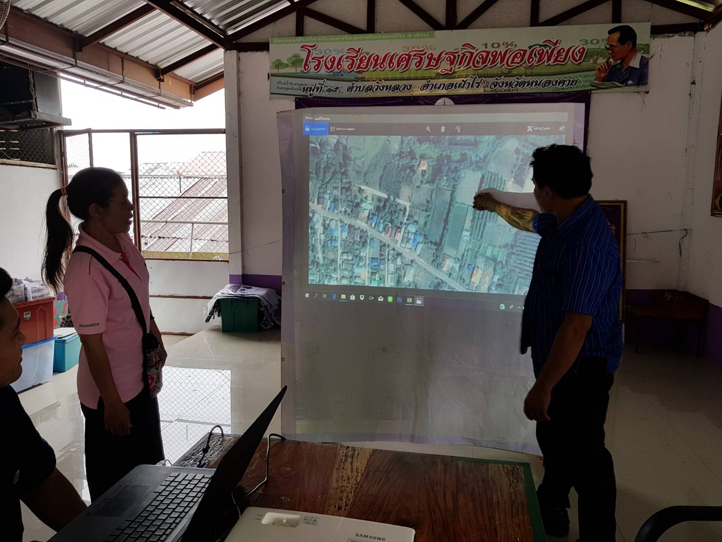 พช.หนองคาย เยี่ยมหมู่บ้านสารสนเทศต้นแบบจังหวัดหนองคาย