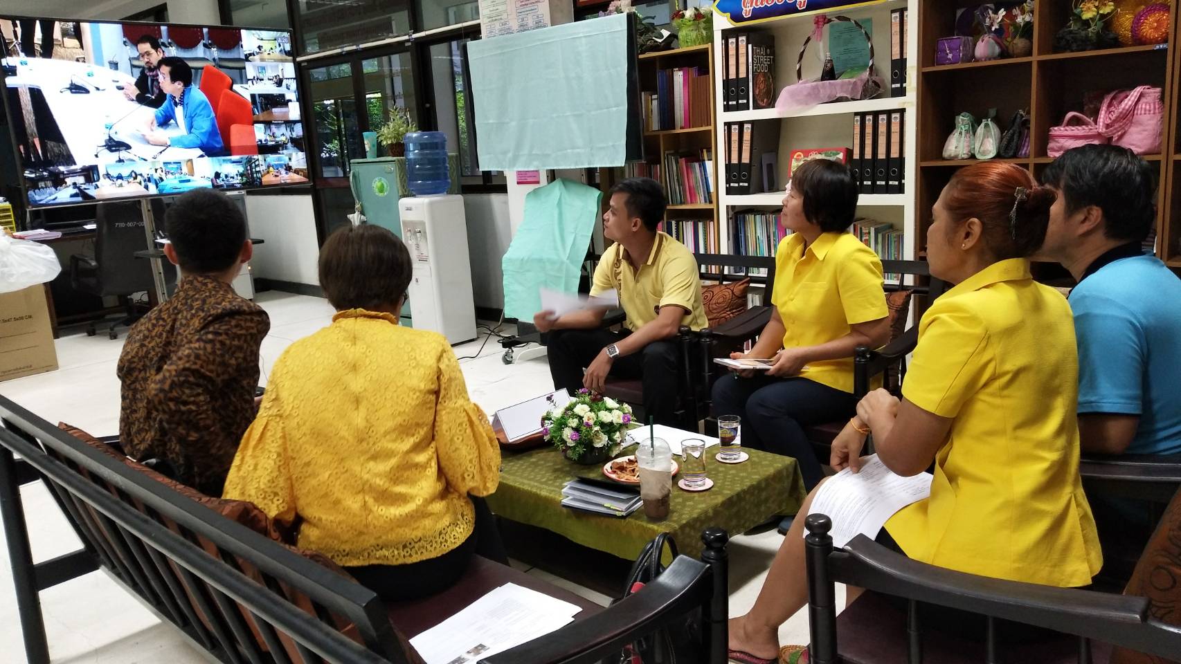 พช.หนองคาย และ SME หนองคาย ร่วมรับฟังการประชุมการดำเนินงานส่งเสริมช่องทางการตลาด สำหรับศูนย์สาธิตการตลาดและตลาดประชารัฐ ครั้งที่ 4/2561 ผ่านระบบวีดิทัศน์ทางไกล