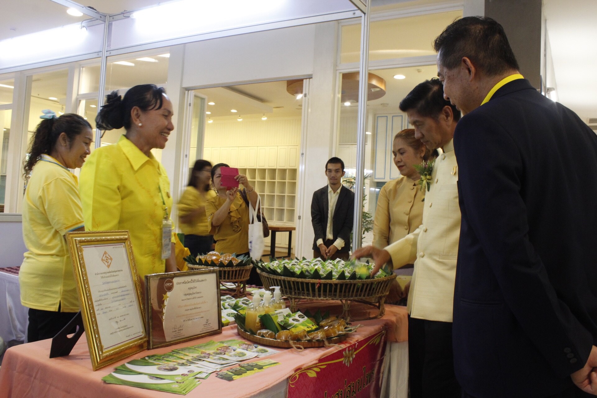 “มหกรรมการค้าชายแดน หนองคาย OTOP FAIR 2018” ตามโครงการเพิ่มศักยภาพการค้า การลงทุนตามแนวชายแดนและเชื่อมโยงระเบียงเศรษฐกิจอนุภูมิภาคลุ่มน้ำโขง กิจกรรมส่งเสริมช่องทางการจัดจำหน่ายและการตลาด