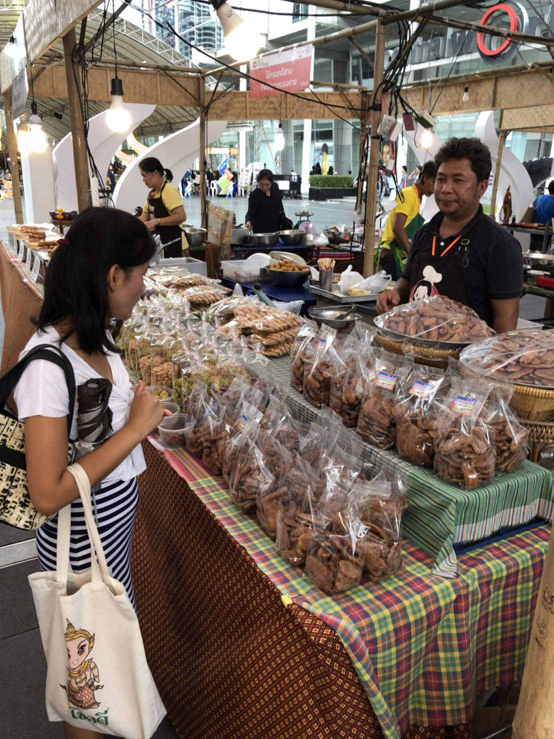 พช.หนองคาย นำสินค้า OTOP ร่วมงาน ESAN EXPO 2018 “แซ่บอีสานบน ดินแดนแห่งโอกาส” ณ เซ็นทรัล เวิลด์ กทม.