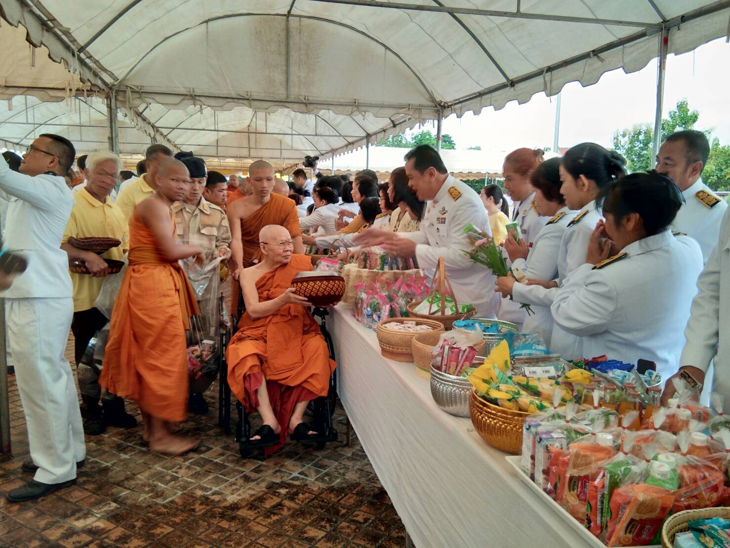 พจ.หนองคาย ร่วมในพิธีทําบุญตักบาตร ถวายพระราชกุศลพระบาทสมเด็จพระปรมินทรมหาภูมิพลอดุลยเดช บรมนาถบพิตร และถวายพระพรชัยมงคลสมเด็จพระนางเจ้าสิริกิติ์ พระบรมราชินีนาถ ในรัชกาลที่ 9 และสมเด็จพระเจ้าอยู่หัวมหาวชิราลงกรณ บดินทรเทพยวรางกูร เนื่องในวันเฉลิมพระชนมพรรษาสมเด็จพระเจ้าอยู่หัว 66 พรรษา 28 กรกฎาคม 2561