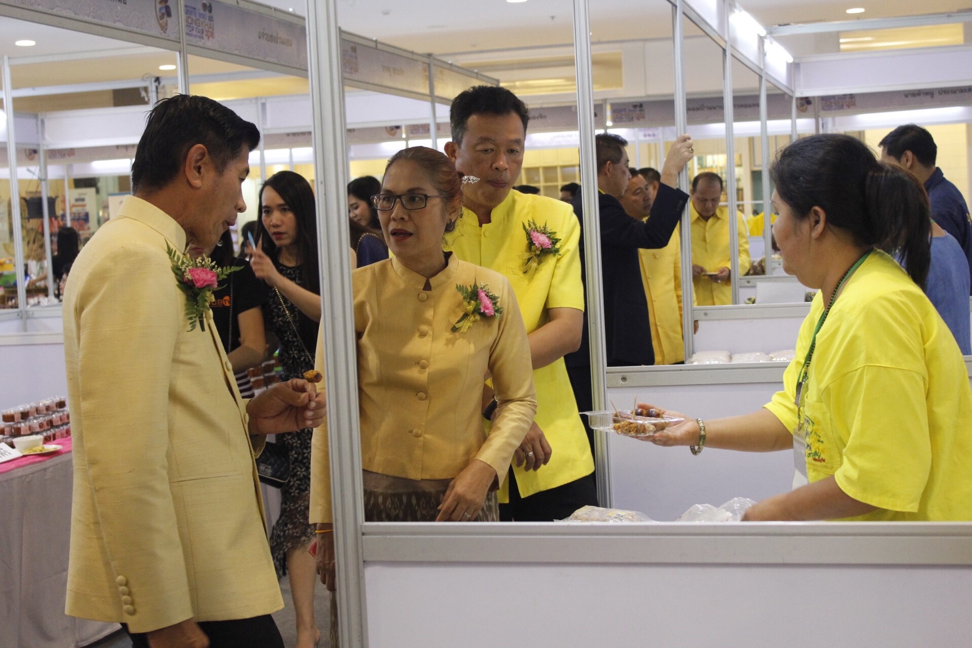 “มหกรรมการค้าชายแดน หนองคาย OTOP FAIR 2018” ตามโครงการเพิ่มศักยภาพการค้า การลงทุนตามแนวชายแดนและเชื่อมโยงระเบียงเศรษฐกิจอนุภูมิภาคลุ่มน้ำโขง กิจกรรมส่งเสริมช่องทางการจัดจำหน่ายและการตลาด