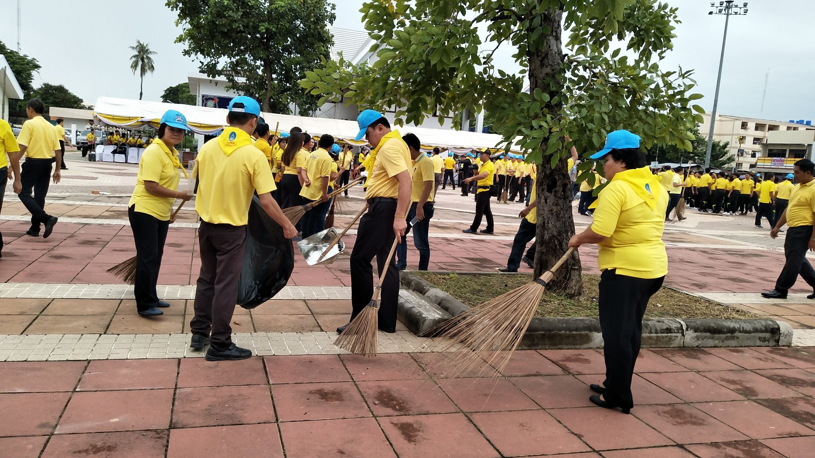 พช.หนองคาย ร่วมกิจกรรมทําความสะอาด Big Cleaning กิจกรรมจิตอาสา “เราทําความ ดี ด้วยหัวใจ” เฉลิมพระเกียรติและถวายเป็นพระราชกุศลแด่สมเด็จพระเจ้าอยู่หัวมหาวชิราลงกรณ บดินทรเทพยวรางกูร เนื่องในโอกาสวันเฉลิมพระชนมพรรษา 66 พรรษา