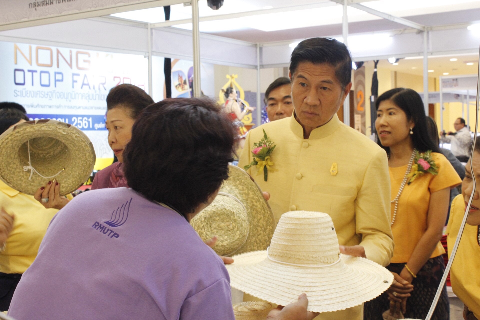 “มหกรรมการค้าชายแดน หนองคาย OTOP FAIR 2018” ตามโครงการเพิ่มศักยภาพการค้า การลงทุนตามแนวชายแดนและเชื่อมโยงระเบียงเศรษฐกิจอนุภูมิภาคลุ่มน้ำโขง กิจกรรมส่งเสริมช่องทางการจัดจำหน่ายและการตลาด