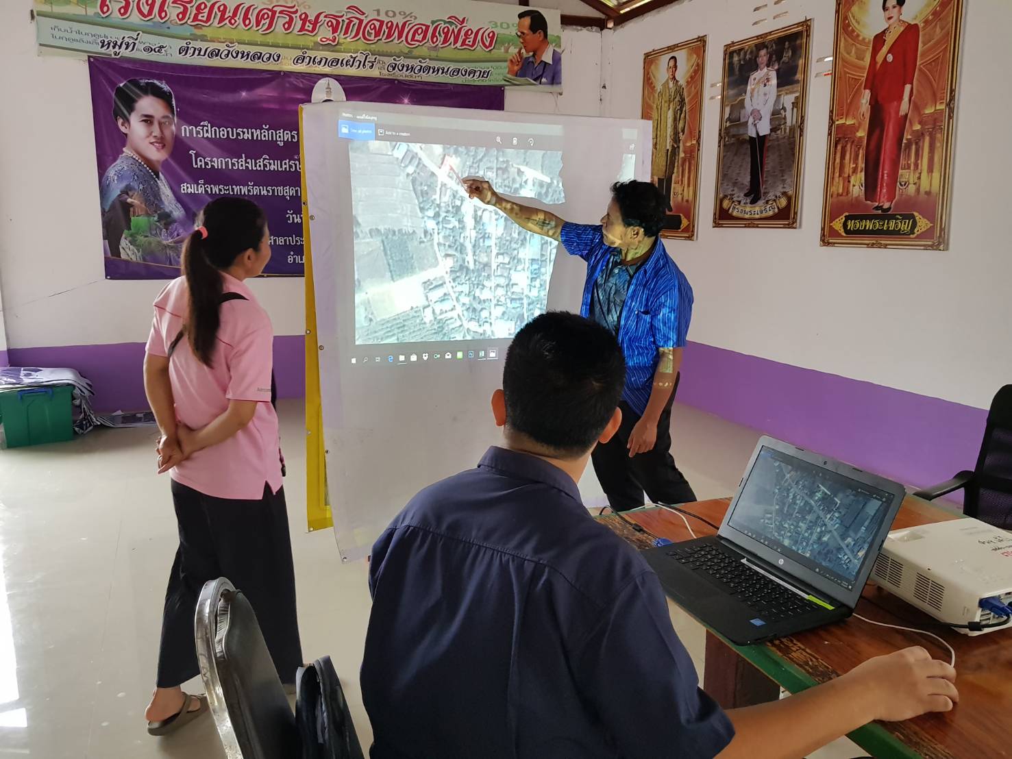 พช.หนองคาย เยี่ยมหมู่บ้านสารสนเทศต้นแบบจังหวัดหนองคาย