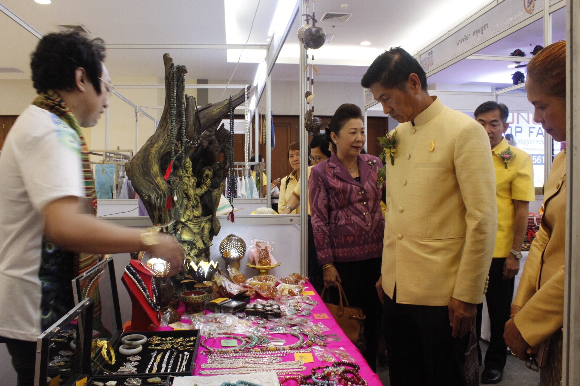 “มหกรรมการค้าชายแดน หนองคาย OTOP FAIR 2018” ตามโครงการเพิ่มศักยภาพการค้า การลงทุนตามแนวชายแดนและเชื่อมโยงระเบียงเศรษฐกิจอนุภูมิภาคลุ่มน้ำโขง กิจกรรมส่งเสริมช่องทางการจัดจำหน่ายและการตลาด