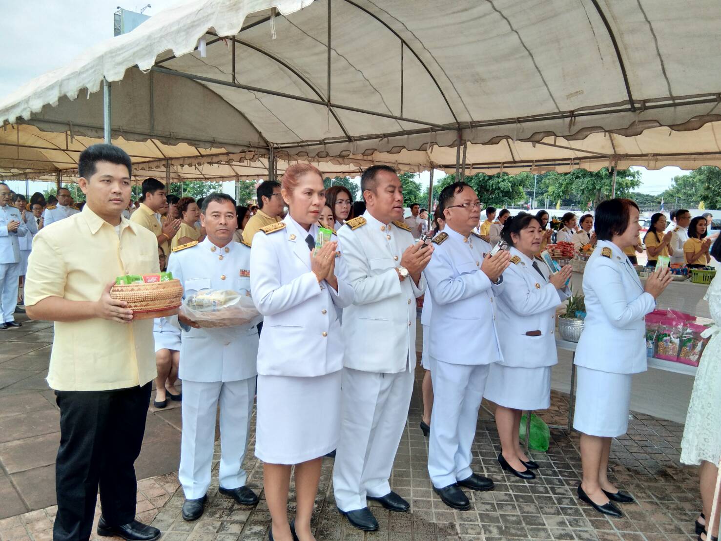 พจ.หนองคาย ร่วมในพิธีทําบุญตักบาตร ถวายพระราชกุศลพระบาทสมเด็จพระปรมินทรมหาภูมิพลอดุลยเดช บรมนาถบพิตร และถวายพระพรชัยมงคลสมเด็จพระนางเจ้าสิริกิติ์ พระบรมราชินีนาถ ในรัชกาลที่ 9 และสมเด็จพระเจ้าอยู่หัวมหาวชิราลงกรณ บดินทรเทพยวรางกูร เนื่องในวันเฉลิมพระชนมพรรษาสมเด็จพระเจ้าอยู่หัว 66 พรรษา 28 กรกฎาคม 2561
