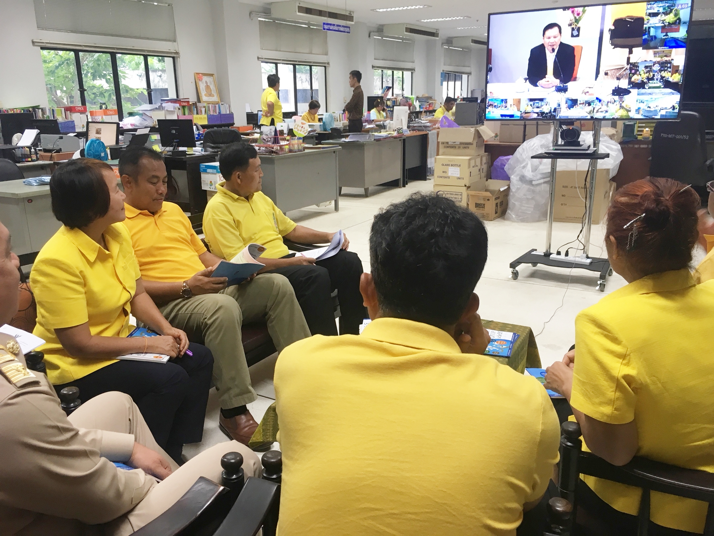 พช.หนองคาย รับฟังการประชุมสร้างความเข้าใจกิจกรรมประกวดชุมชนท่องเที่ยว OTOP นวัตวิถี ผ่านระบบวีดิทัศน์ทางไกล (Video Conference)