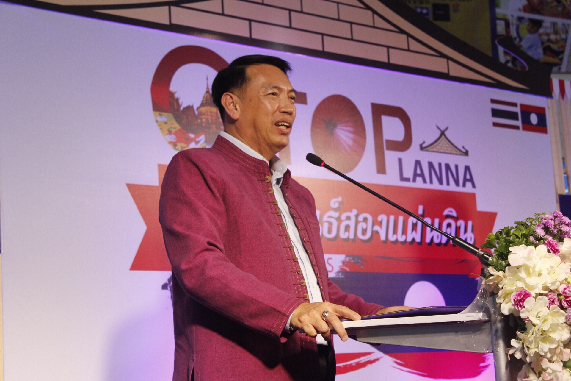 รองผู้ว่าราชการจังหวัดหนองคาย เปิดงาน “OTOP LANNA สานสัมพันธ์สองแผ่นดิน”