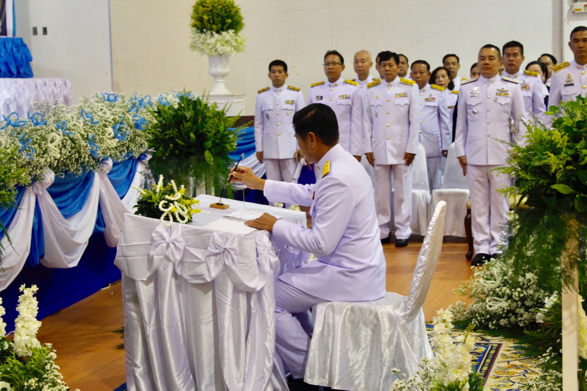 พช.หนองคาย ร่วมพิธีลงนามถวายพระพรชัยมงคล สมเด็จพระนางเจ้าสิริกิติ์ พระบรมราชินีนาถ ในรัชกาลที่ 9 เนื่องในโอกาสวันเฉลิมพระชนมพรรษา 86 พรรษา 12 สิงหาคม 2561 ณ หอประชุมประจักษศิลปาคม ศาลากลางจังหวัดหนองคาย
