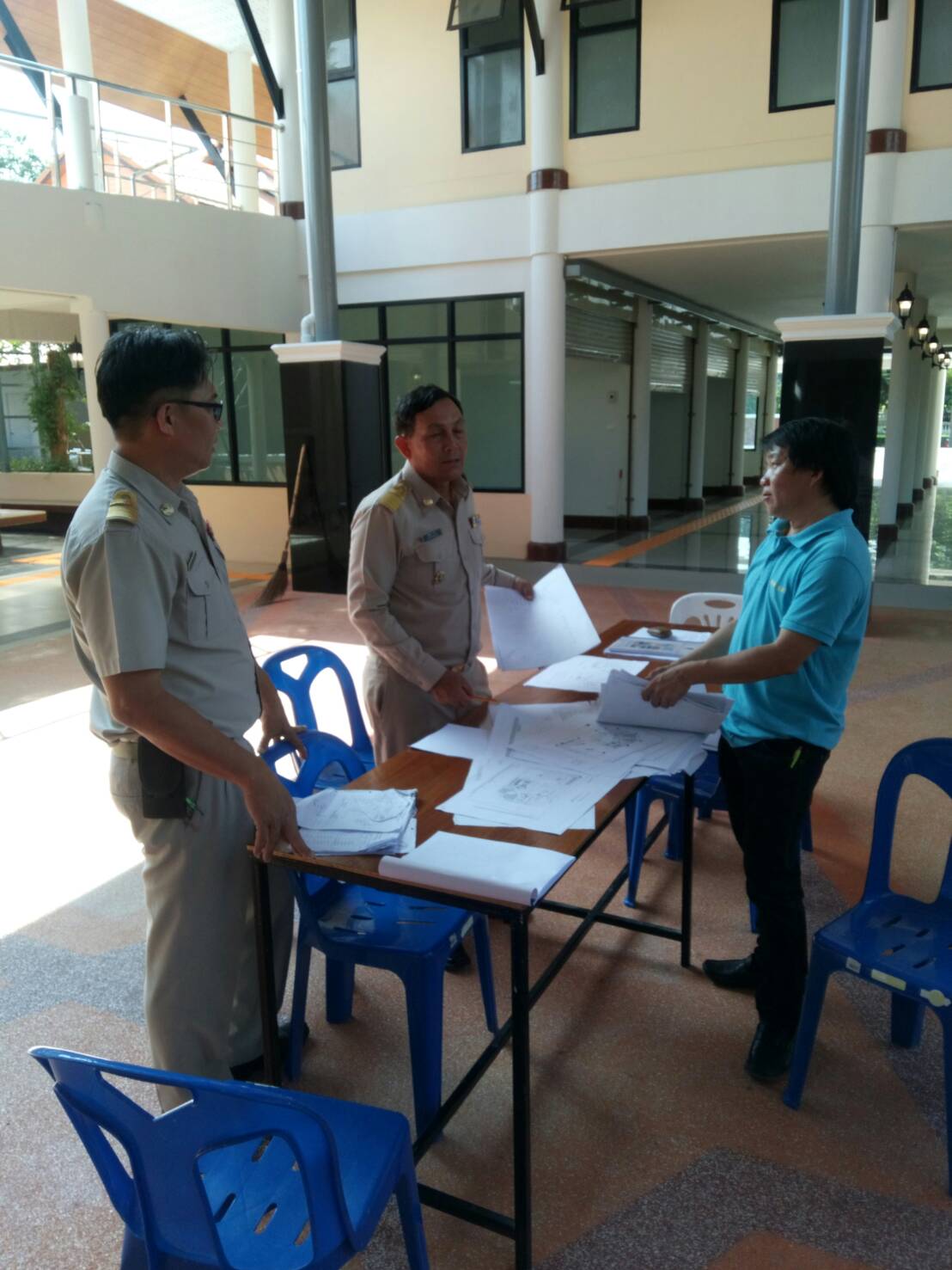 พัฒนาชุมชนหนองคาย ตรวจรับงานโครงการปรับปรุง ศูนย์ otop. ร่วมกับคณะกรรมการ ณ ศูนย์ otop จังหวัดหนองคาย