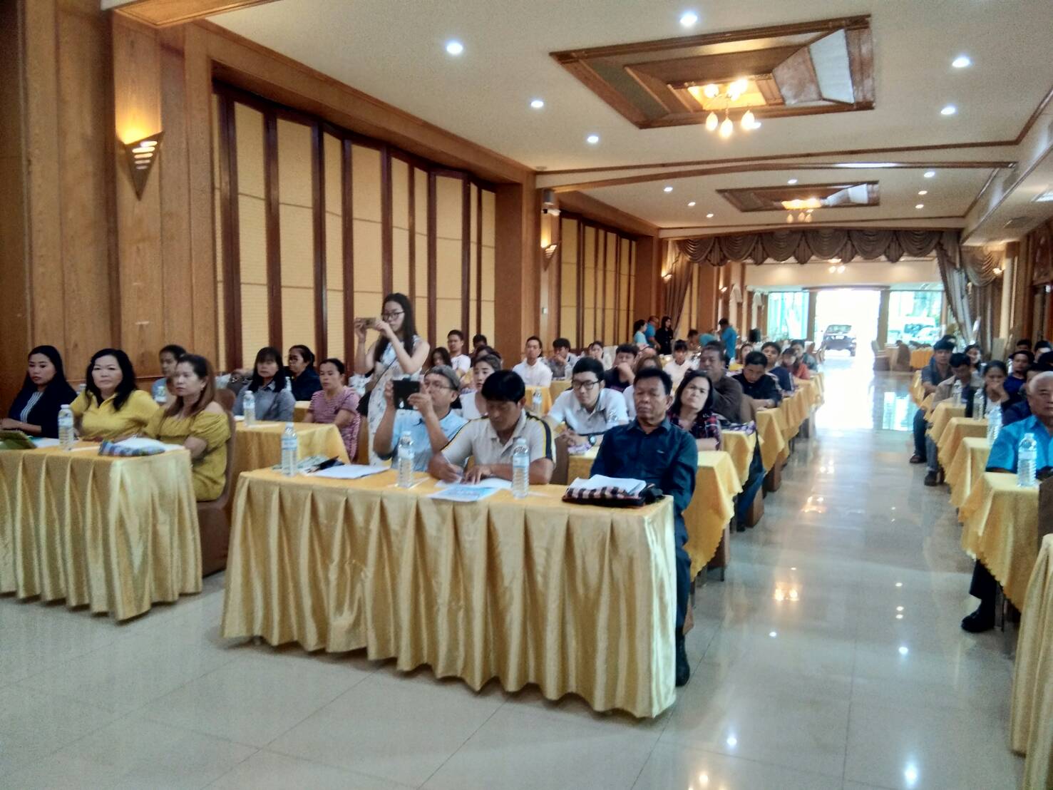 พจ.หนองคาย ร่วมพิธีเปิดอบรมเชิงปฏิบัติการยกระดับร้านค้าธงฟ้าประชารัฐสู่การเป็นโชห่วยมืออาชีพ