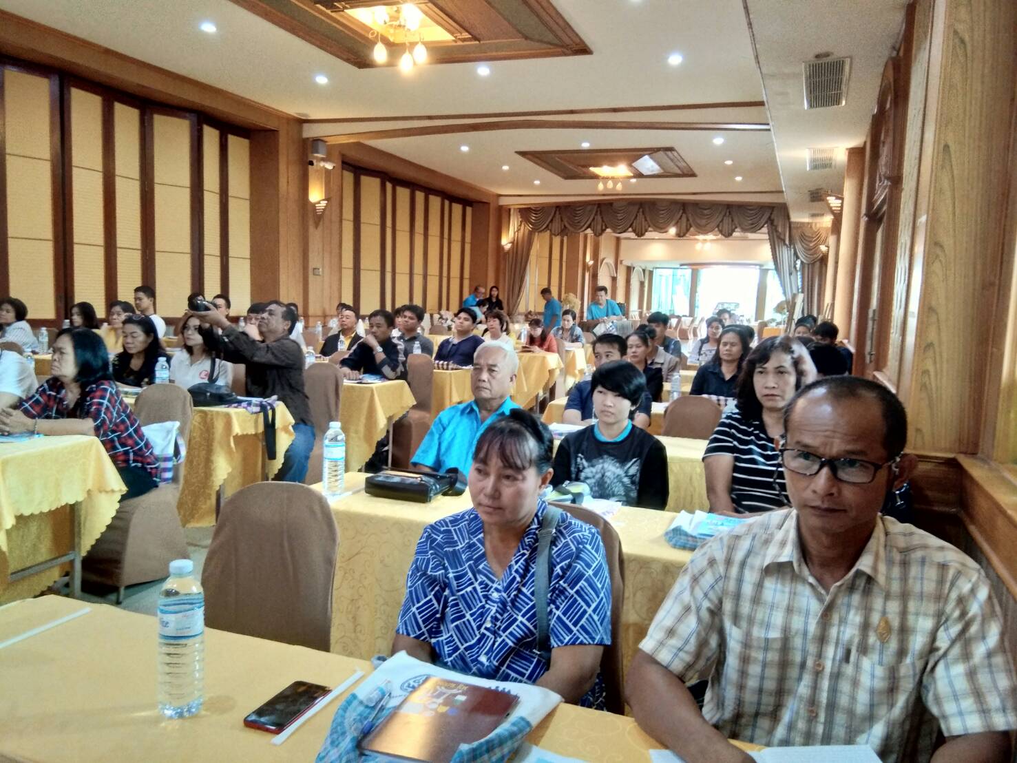 พจ.หนองคาย ร่วมพิธีเปิดอบรมเชิงปฏิบัติการยกระดับร้านค้าธงฟ้าประชารัฐสู่การเป็นโชห่วยมืออาชีพ