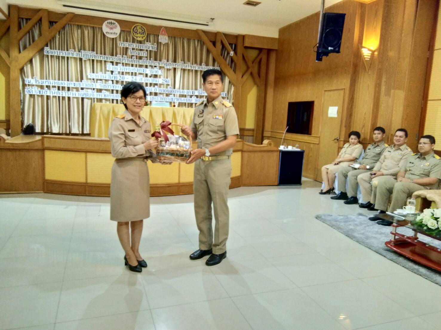 พจ.หนองคาย ร่วมพิธีเปิดอบรมเชิงปฏิบัติการยกระดับร้านค้าธงฟ้าประชารัฐสู่การเป็นโชห่วยมืออาชีพ