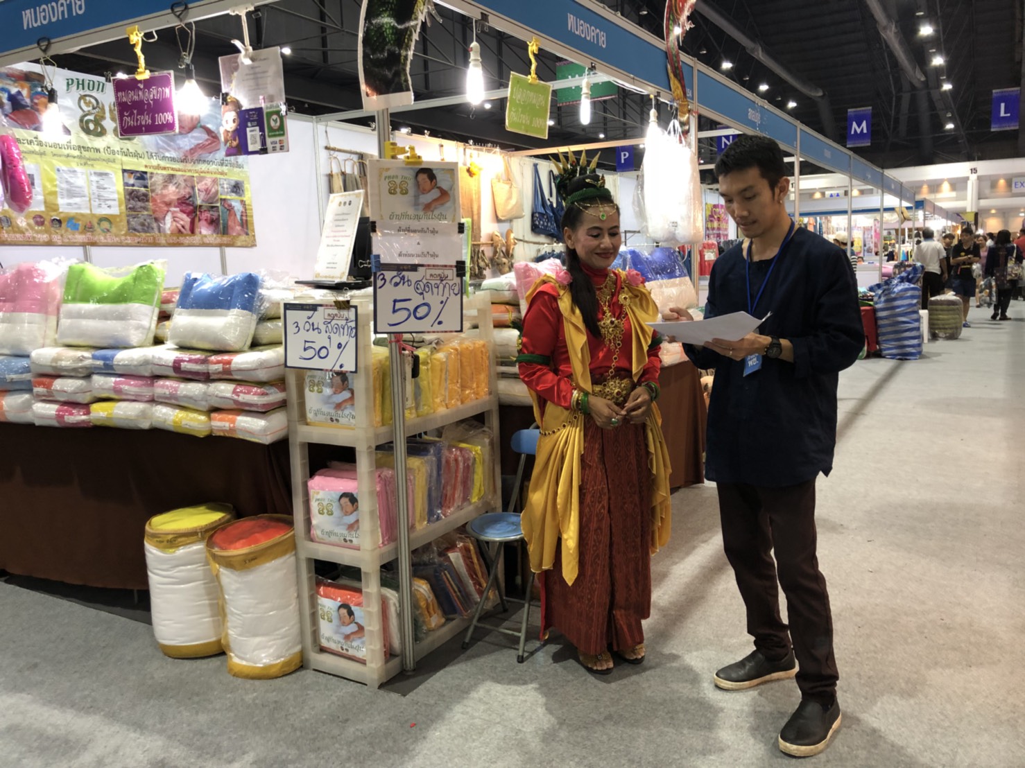 OTOP หนองคาย รับมอบเกียรติบัตร OTOP Signature และเกียรติบัตรนักขายมืออาชีพจาก อพช.