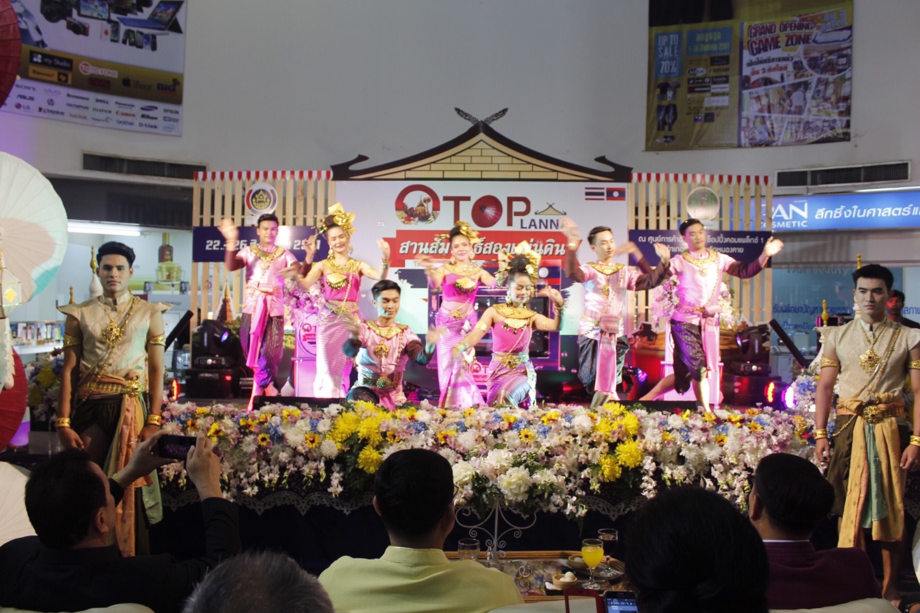 รองผู้ว่าราชการจังหวัดหนองคาย เปิดงาน “OTOP LANNA สานสัมพันธ์สองแผ่นดิน”