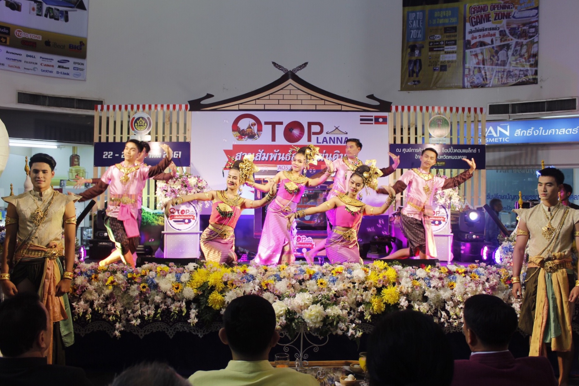 รองผู้ว่าราชการจังหวัดหนองคาย เปิดงาน “OTOP LANNA สานสัมพันธ์สองแผ่นดิน”