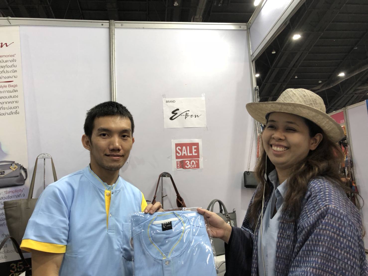 ยอดจำหน่าย OTOP หนองคาย ณ งานศิลปาชีพ ประทีปไทย OTOP ก้าวไกลด้วยพระบารมี พ.ศ. 2561