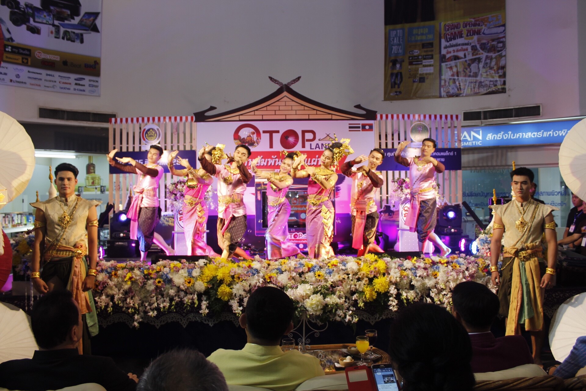 รองผู้ว่าราชการจังหวัดหนองคาย เปิดงาน “OTOP LANNA สานสัมพันธ์สองแผ่นดิน”