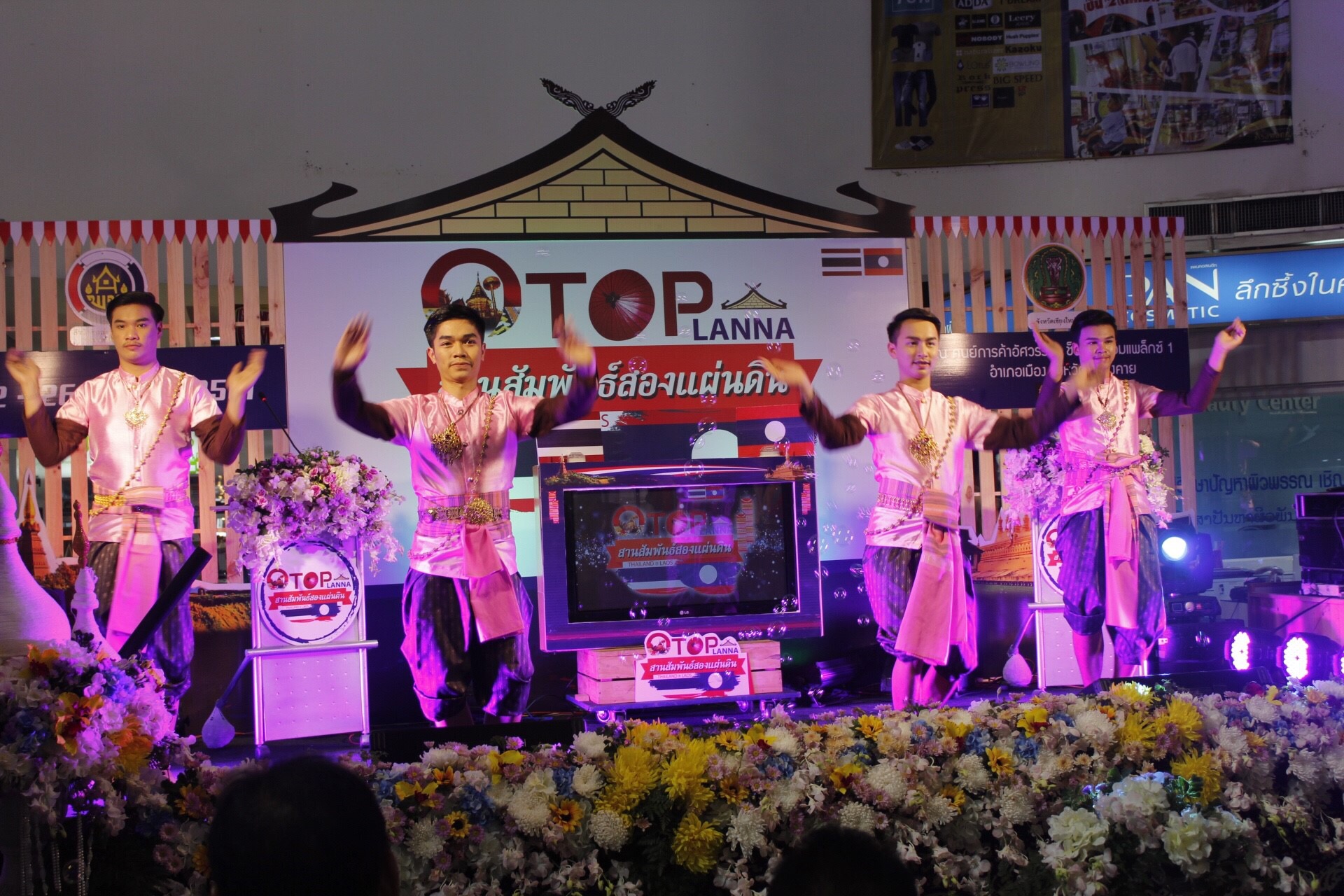 รองผู้ว่าราชการจังหวัดหนองคาย เปิดงาน “OTOP LANNA สานสัมพันธ์สองแผ่นดิน”