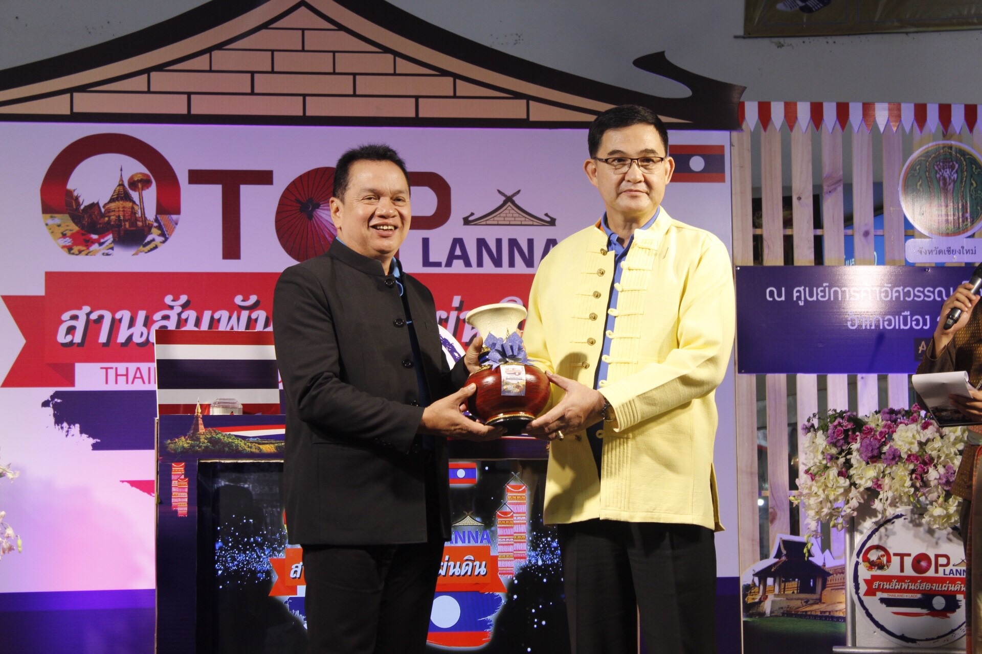 รองผู้ว่าราชการจังหวัดหนองคาย เปิดงาน “OTOP LANNA สานสัมพันธ์สองแผ่นดิน”