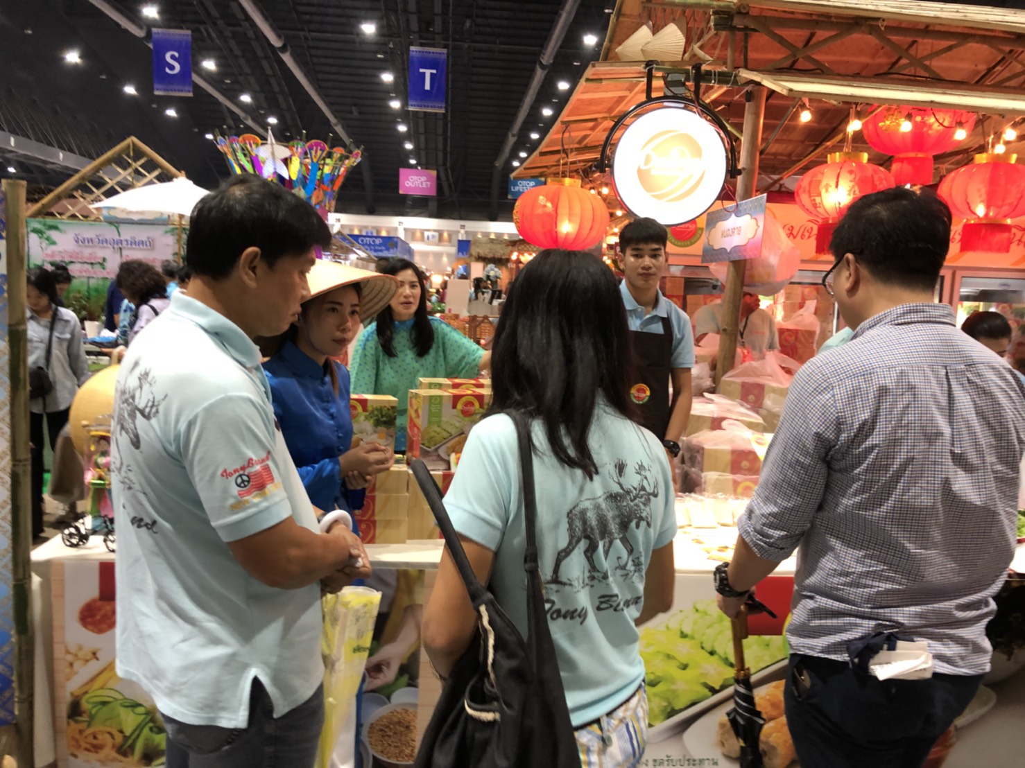 ยอดจำหน่าย OTOP หนองคาย ณ งานศิลปาชีพ ประทีปไทย OTOP ก้าวไกลด้วยพระบารมี พ.ศ. 2561