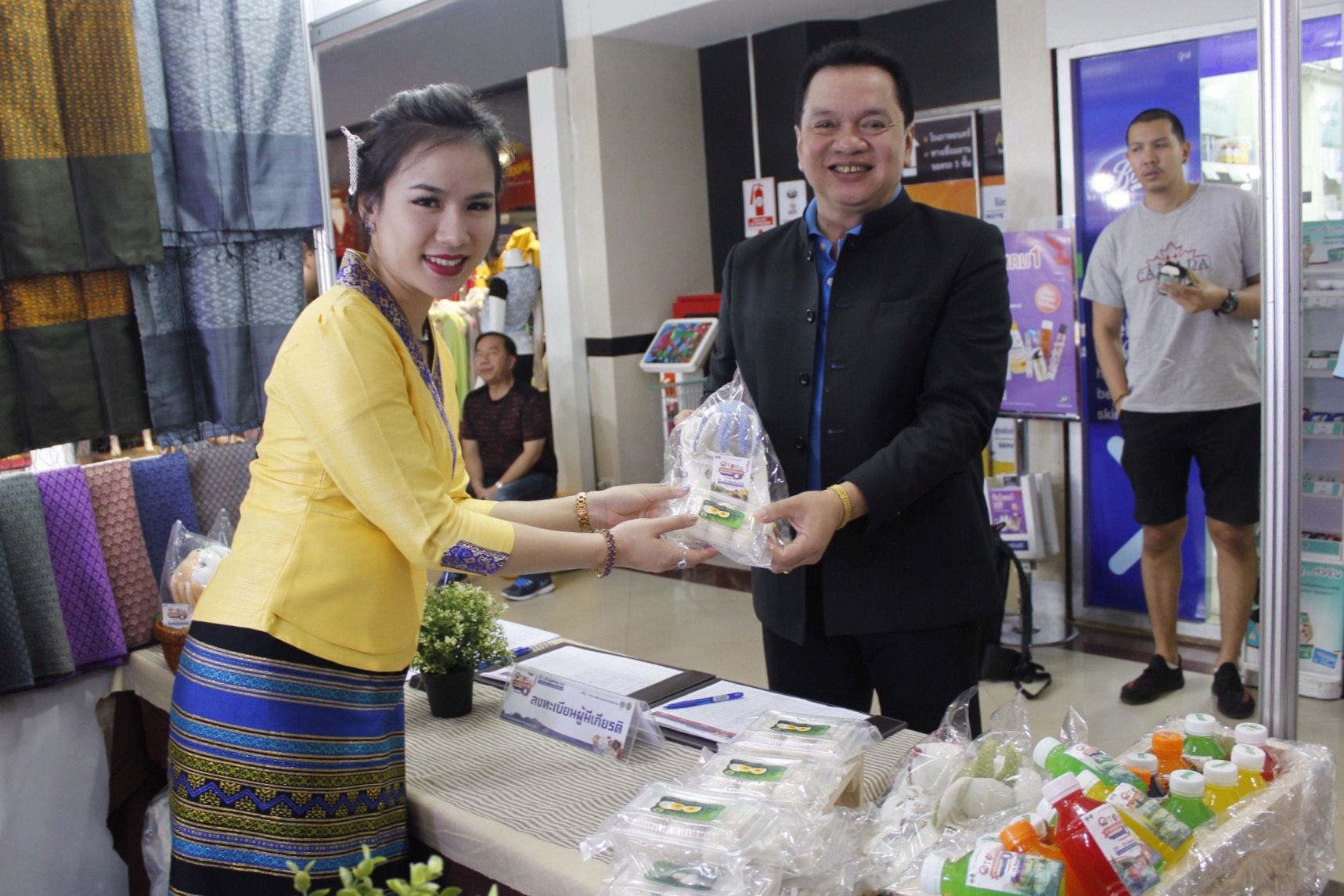 รองผู้ว่าราชการจังหวัดหนองคาย เปิดงาน “OTOP LANNA สานสัมพันธ์สองแผ่นดิน”