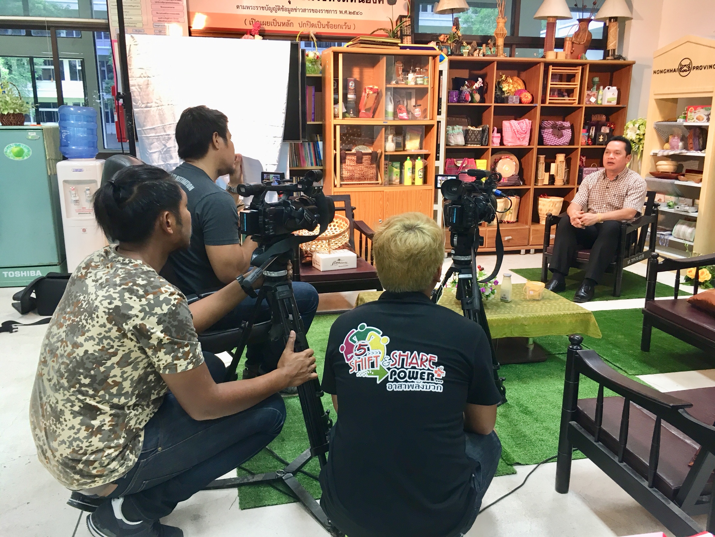 ดร.วทัญญู แสนใจวุฒิ พัฒนาการจังหวัดหนองคาย ให้สัมภาษณ์ เพื่อประชาสัมพันธ์ผลิตภัณฑ์เด่น และเชื่อมโยงแหล่งจำหน่ายผลิตภัณฑ์ และเส้นทางท่องเที่ยวของจังหวัดหนองคาย