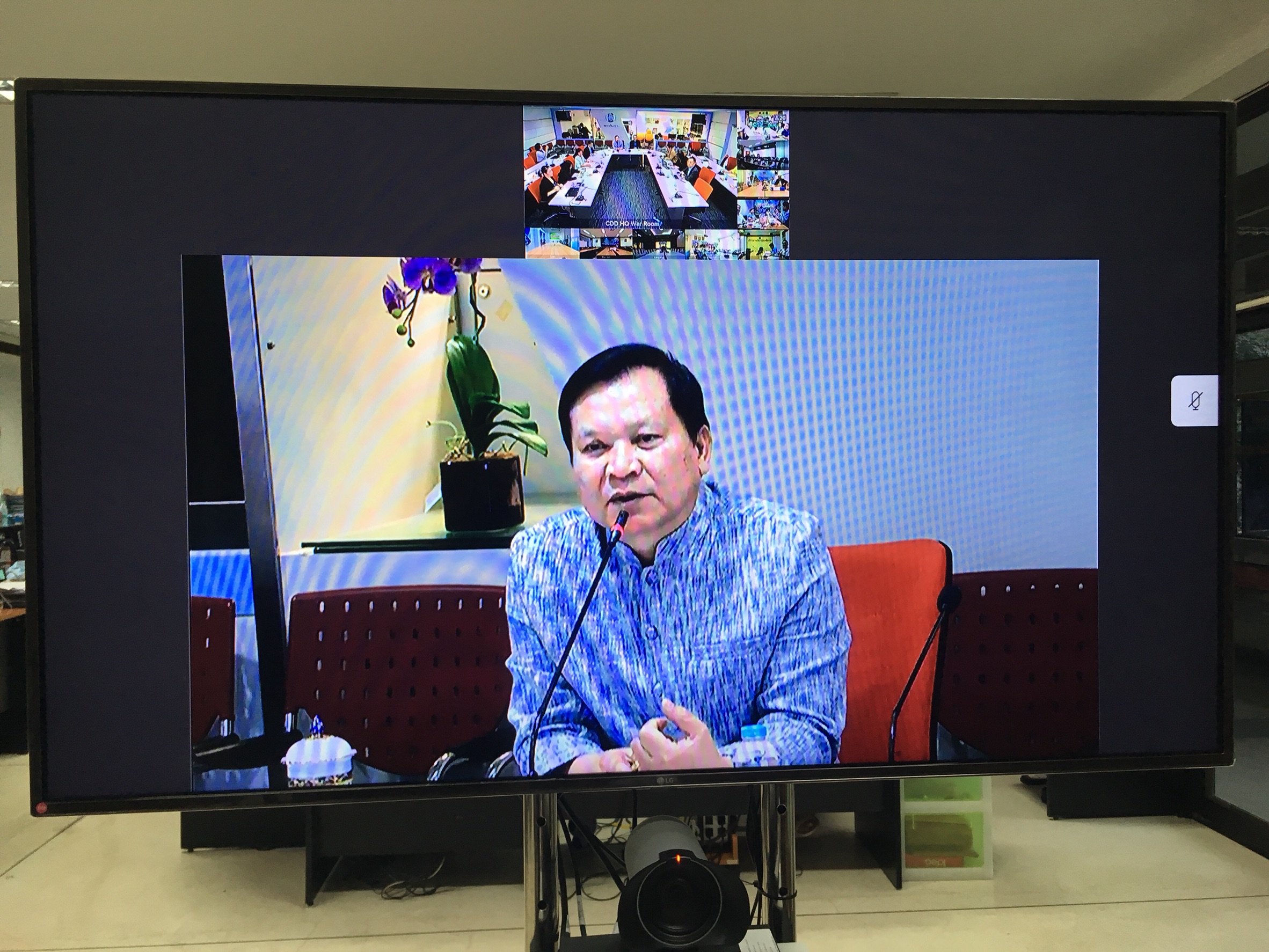 พช.หนองคาย และ สมาพันธ์ SME หนองคาย ร่วมประชุมการดำเนินงานส่งเสริมช่องทางการตลาด สำหรับศูนย์สาธิตการตลาดและตลาดประชารัฐ ครั้งที่ 5/2561 และนำเสนอการพัฒนาศูนย์สาธิตการตลาด ของจังหวัดหนองคาย จำนวน 2 แห่ง ผ่านระบบวีดิทัศน์ทางไกล ( Video Conference System)