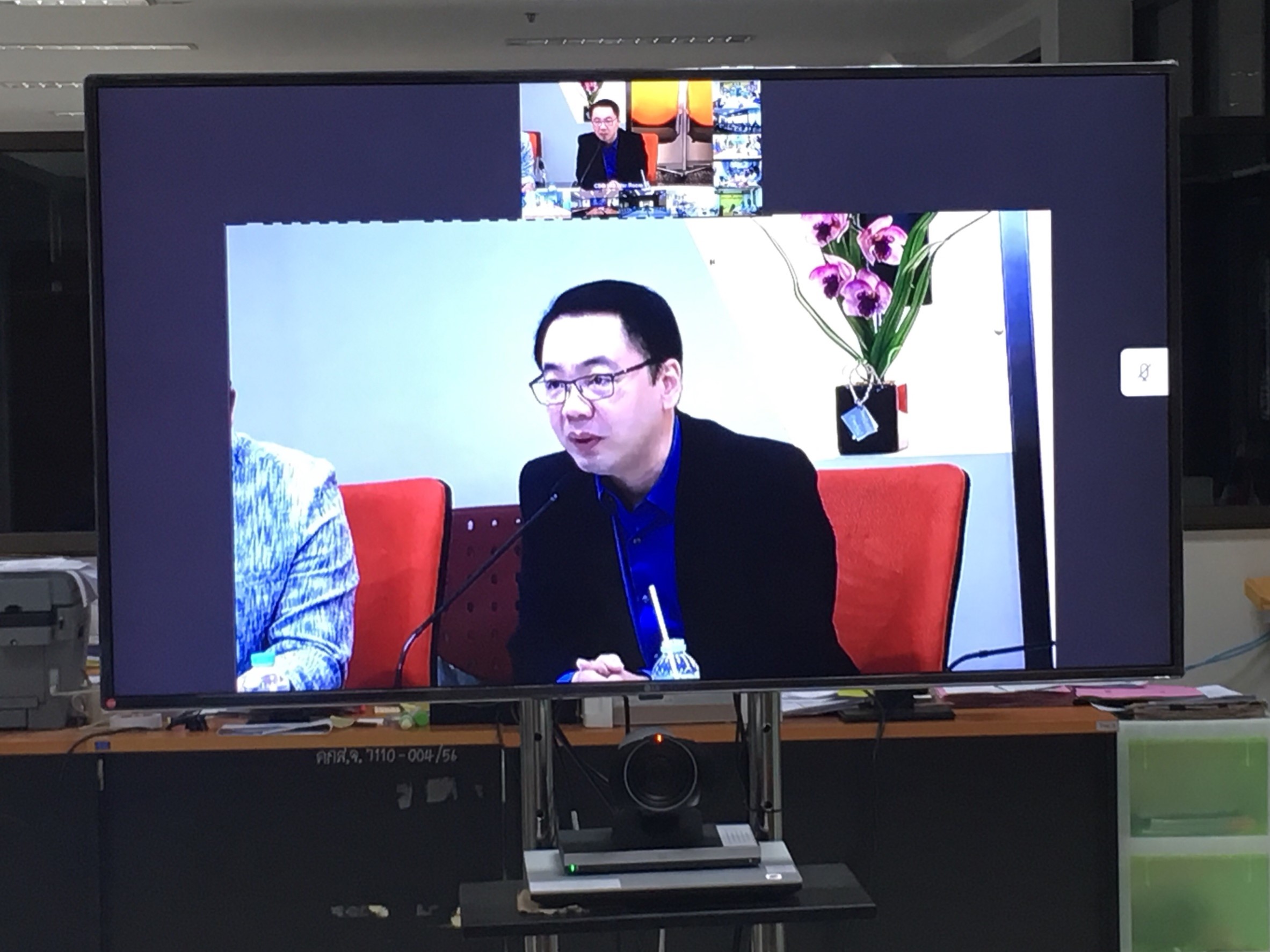 พช.หนองคาย และ สมาพันธ์ SME หนองคาย ร่วมประชุมการดำเนินงานส่งเสริมช่องทางการตลาด สำหรับศูนย์สาธิตการตลาดและตลาดประชารัฐ ครั้งที่ 5/2561 และนำเสนอการพัฒนาศูนย์สาธิตการตลาด ของจังหวัดหนองคาย จำนวน 2 แห่ง ผ่านระบบวีดิทัศน์ทางไกล ( Video Conference System)