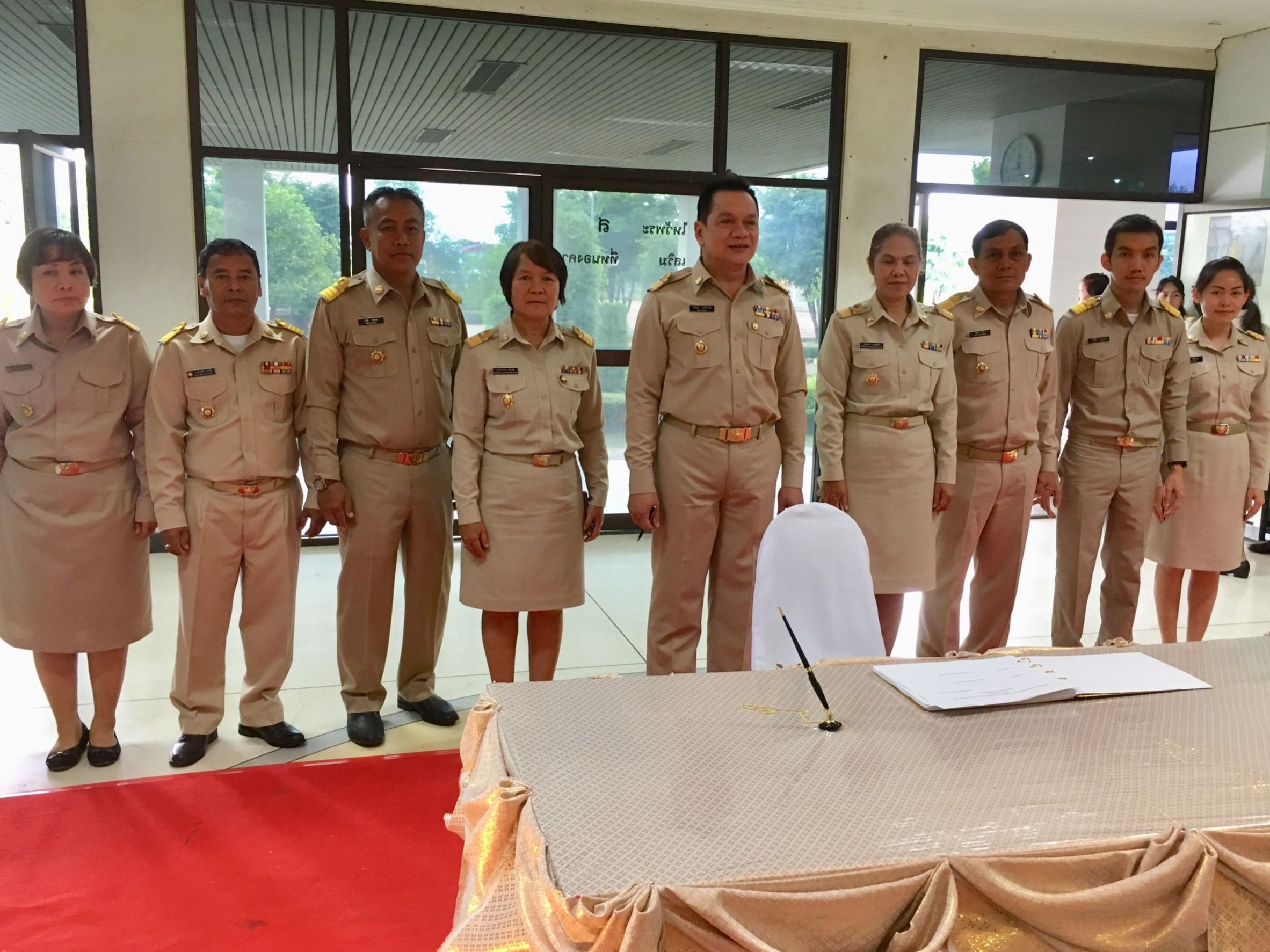 พจ.หนองคาย นำบุคลากร ร่วมพิธีลงนามถวายพระพรชัยมงคล สมเด็จพระนางเจ้าสิริกิต์ พระบรมราชินีนาถ ในรัชกาลที่ 9 เนื่องในโอกาสวันเฉลิมพระชนมพรรษา 86 พรรษา 12 สิงหาคม 2561