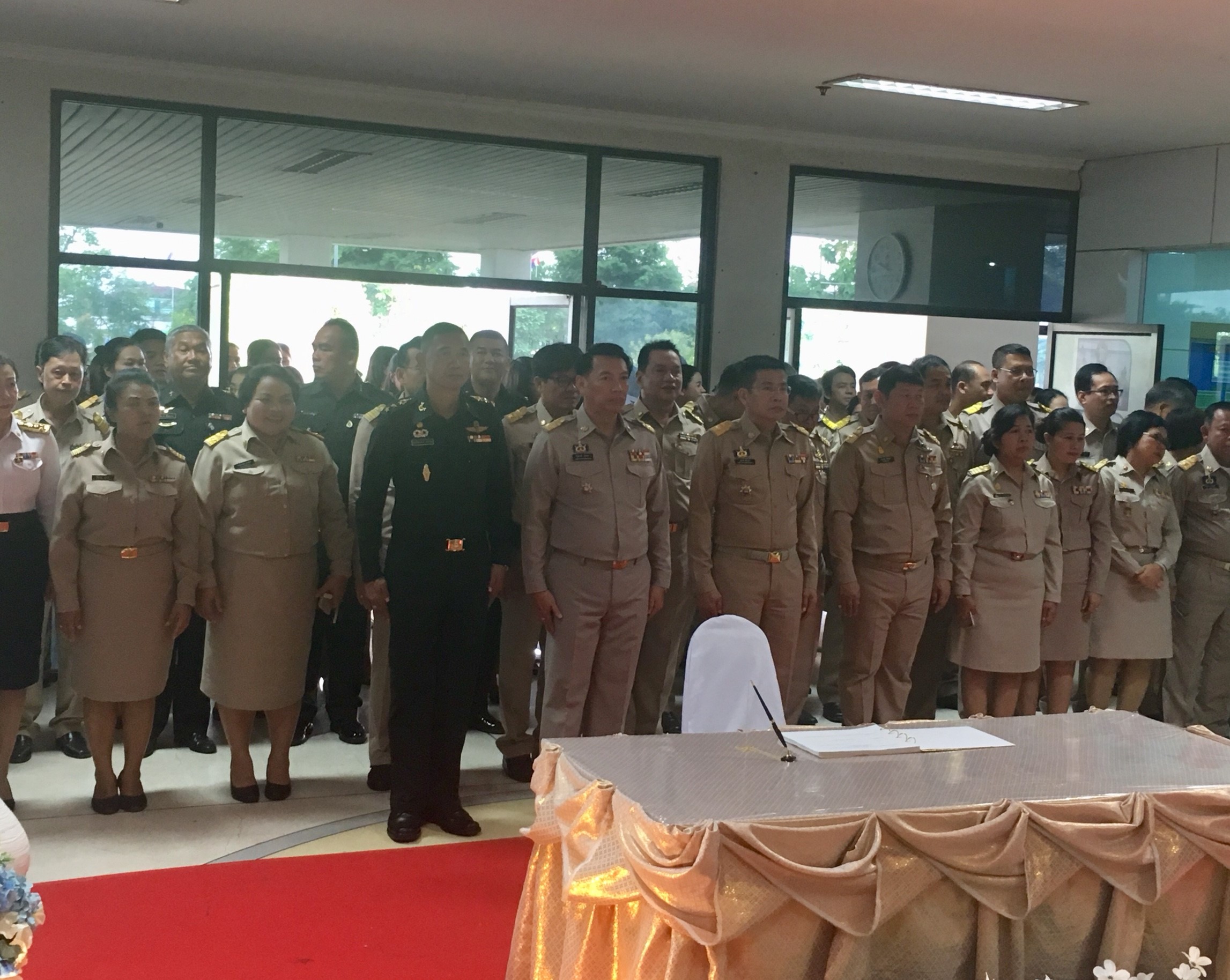 พจ.หนองคาย นำบุคลากร ร่วมพิธีลงนามถวายพระพรชัยมงคล สมเด็จพระนางเจ้าสิริกิต์ พระบรมราชินีนาถ ในรัชกาลที่ 9 เนื่องในโอกาสวันเฉลิมพระชนมพรรษา 86 พรรษา 12 สิงหาคม 2561