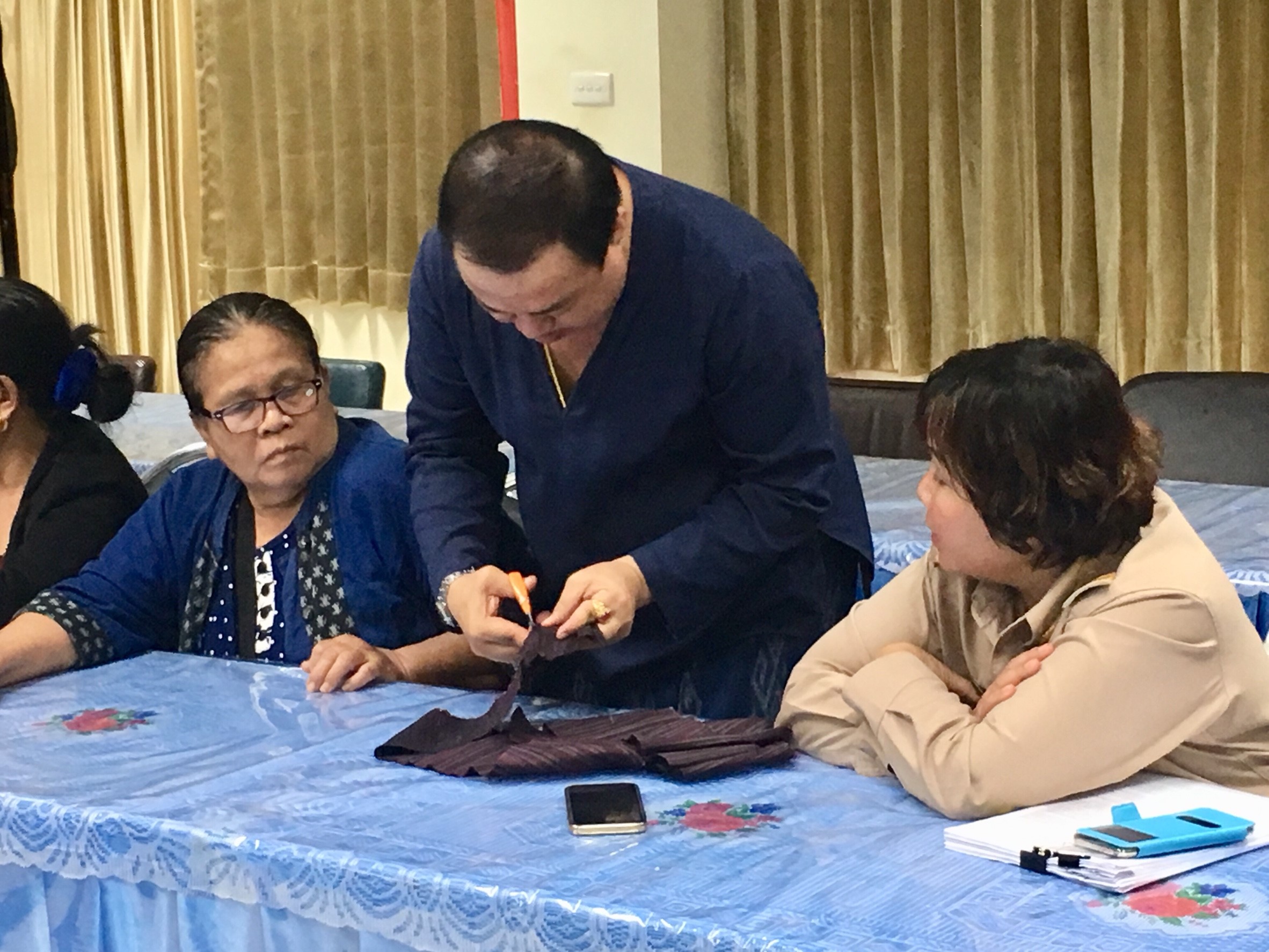 จังหวัดหนองคาย ประชุมการพัฒนายกระดับผ้าทอลายประจำจังหวัดหนองคาย