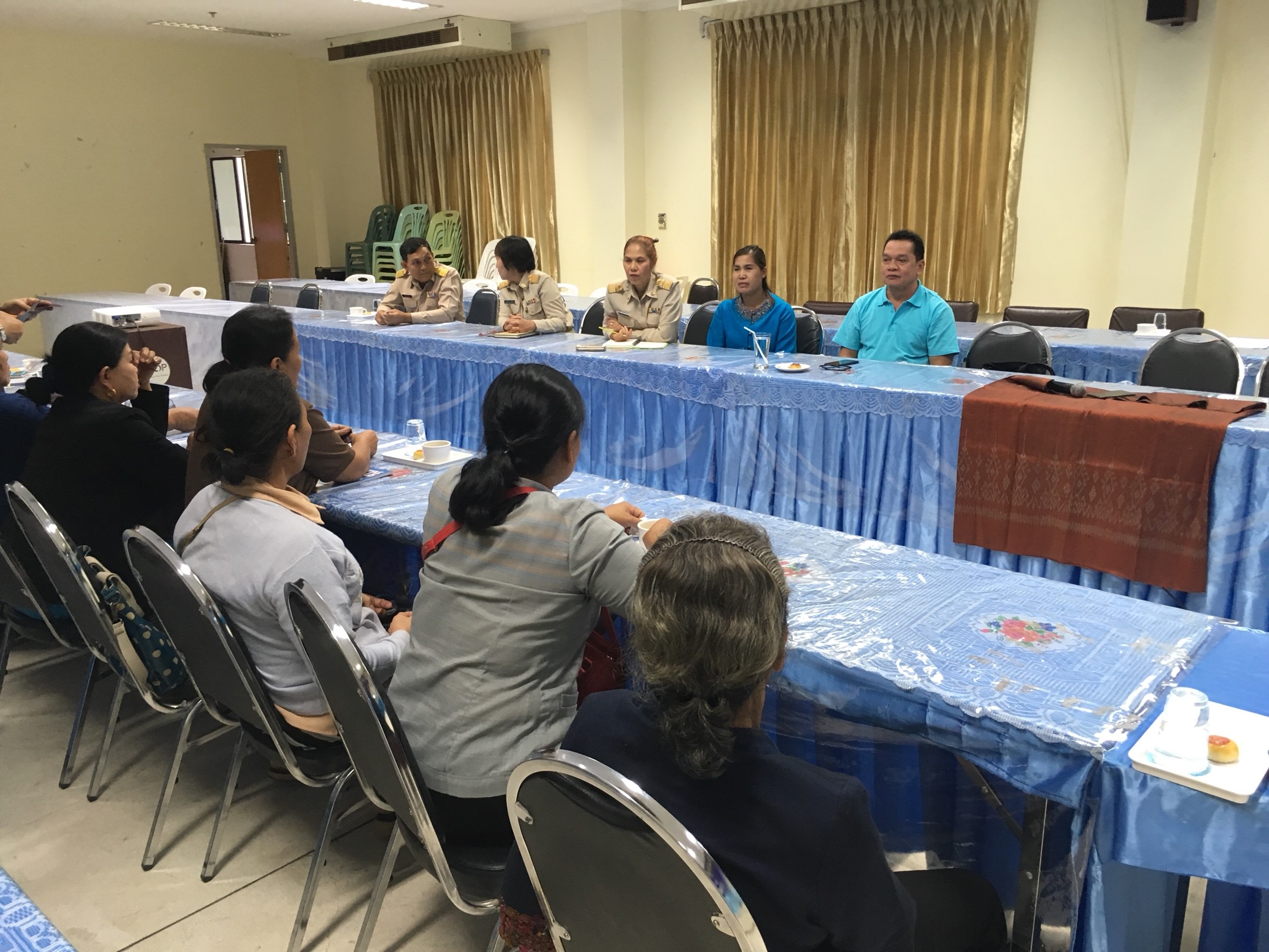 จังหวัดหนองคาย ประชุมการพัฒนายกระดับผ้าทอลายประจำจังหวัดหนองคาย