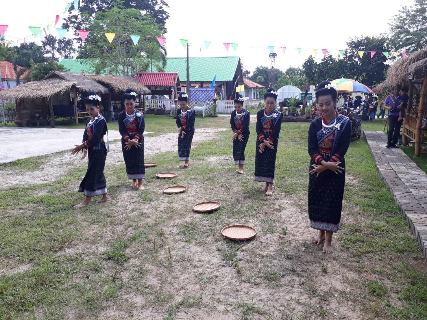 หัวหน้าผู้ตรวจราชการกรมการพัฒนาชุมชน ประธานกรรมการประกวดชุมชนท่องเที่ยว OTOP นวัตวิถีต้นแบบ พร้อมคณะฯ ลงพื้นที่ ณ บ้านโพธิ์ตาก ม.1 ต.โพธิ์ตาก อ.โพธิ์ตาก