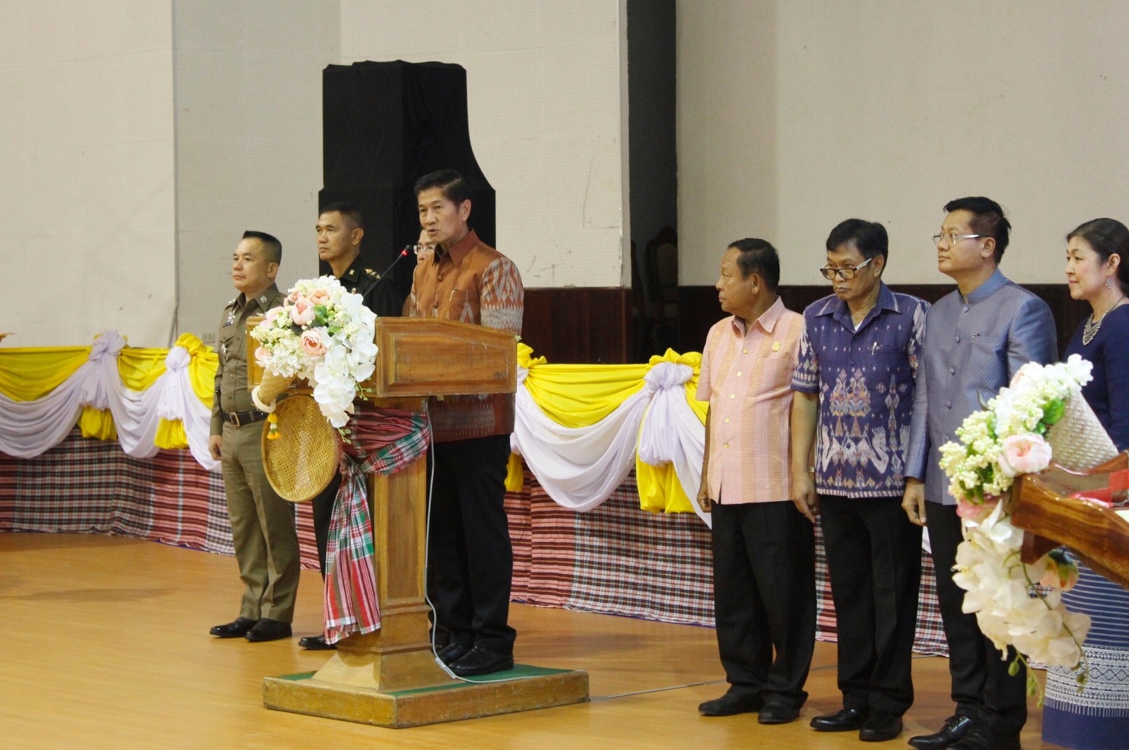 พจ.หนองคาย ร่วมกิจกรรมเผยแพร่ประชาสัมพันธ์ผลงานของจังหวัด “เราจะก้าวไปด้วยกัน เพื่อความ มั่นคง มั่งคั่ง ยั่งยืน ของคนจังหวัดหนองคาย”