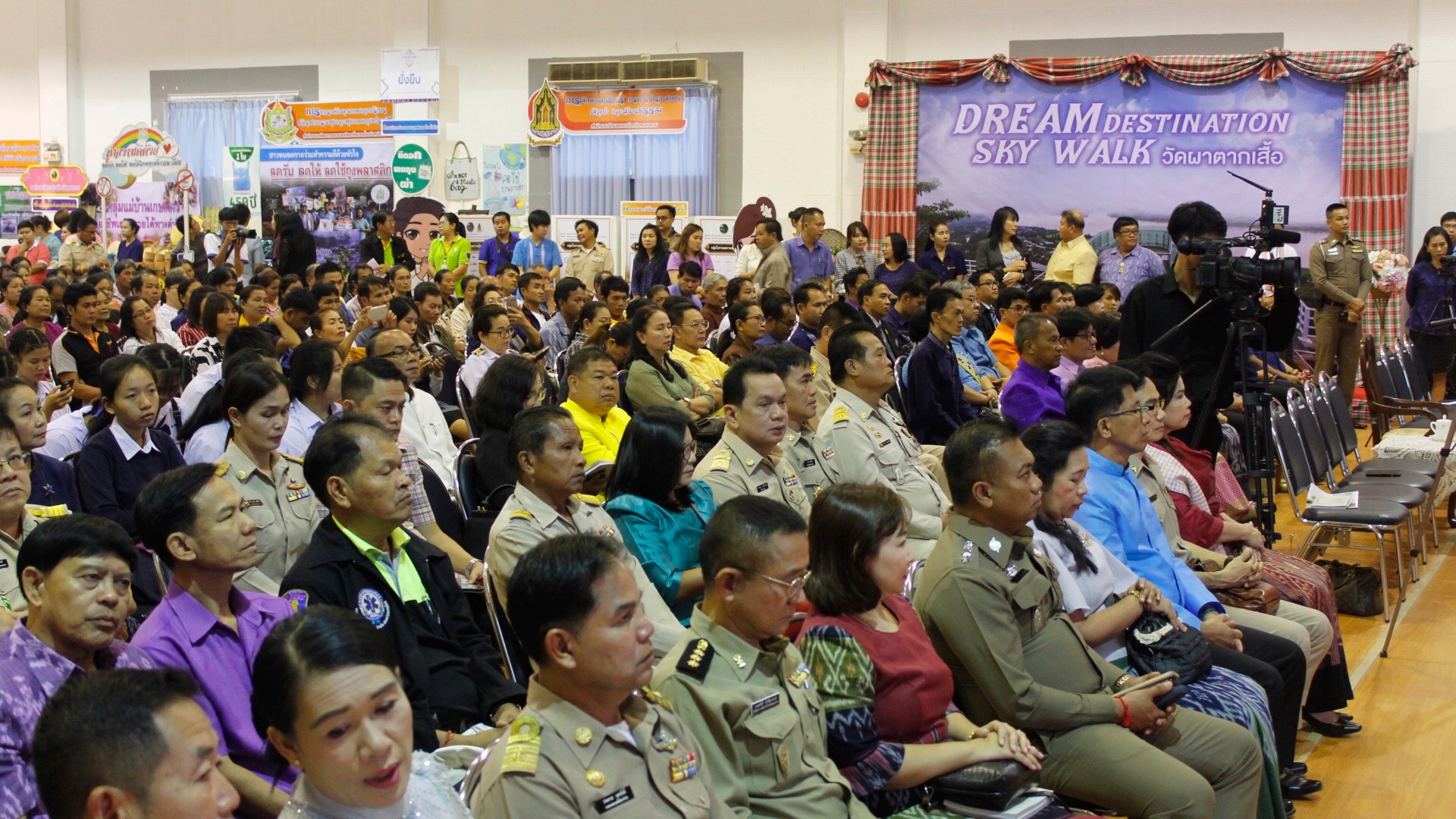 พจ.หนองคาย ร่วมกิจกรรมเผยแพร่ประชาสัมพันธ์ผลงานของจังหวัด “เราจะก้าวไปด้วยกัน เพื่อความ มั่นคง มั่งคั่ง ยั่งยืน ของคนจังหวัดหนองคาย”
