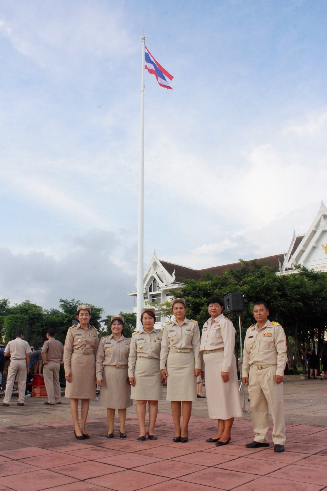 พช.หนองคาย… ร่วมกิจกรรมเชิญธงชาติไทย และร้องเพลงชาติไทย เนื่องในวันพระราชทานธงชาติไทย ( Thai National Flag Day) วันที่ ๒๘ กันยายน