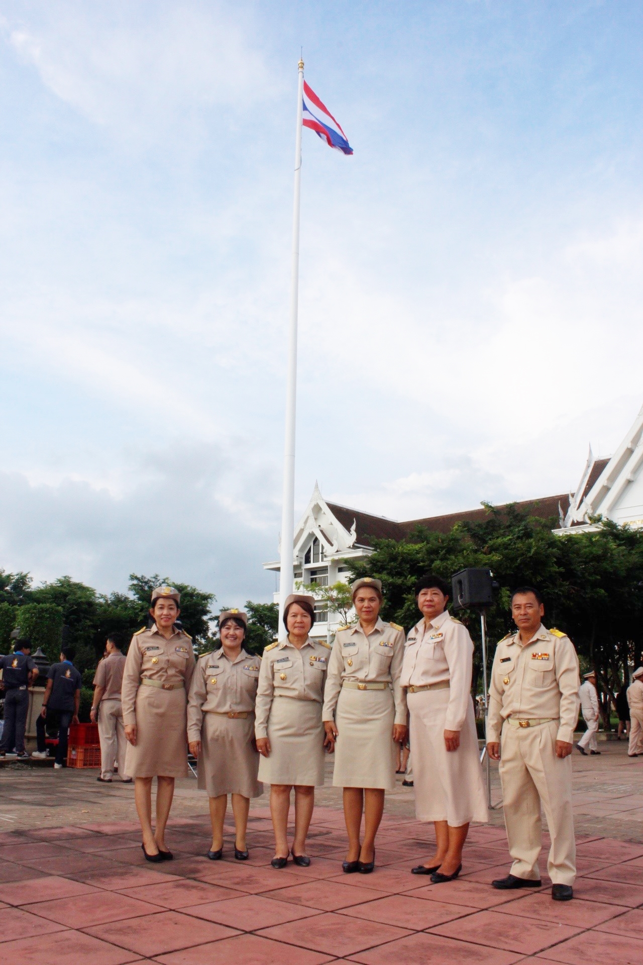 พช.หนองคาย… ร่วมกิจกรรมเชิญธงชาติไทย และร้องเพลงชาติไทย เนื่องในวันพระราชทานธงชาติไทย ( Thai National Flag Day) วันที่ ๒๘ กันยายน