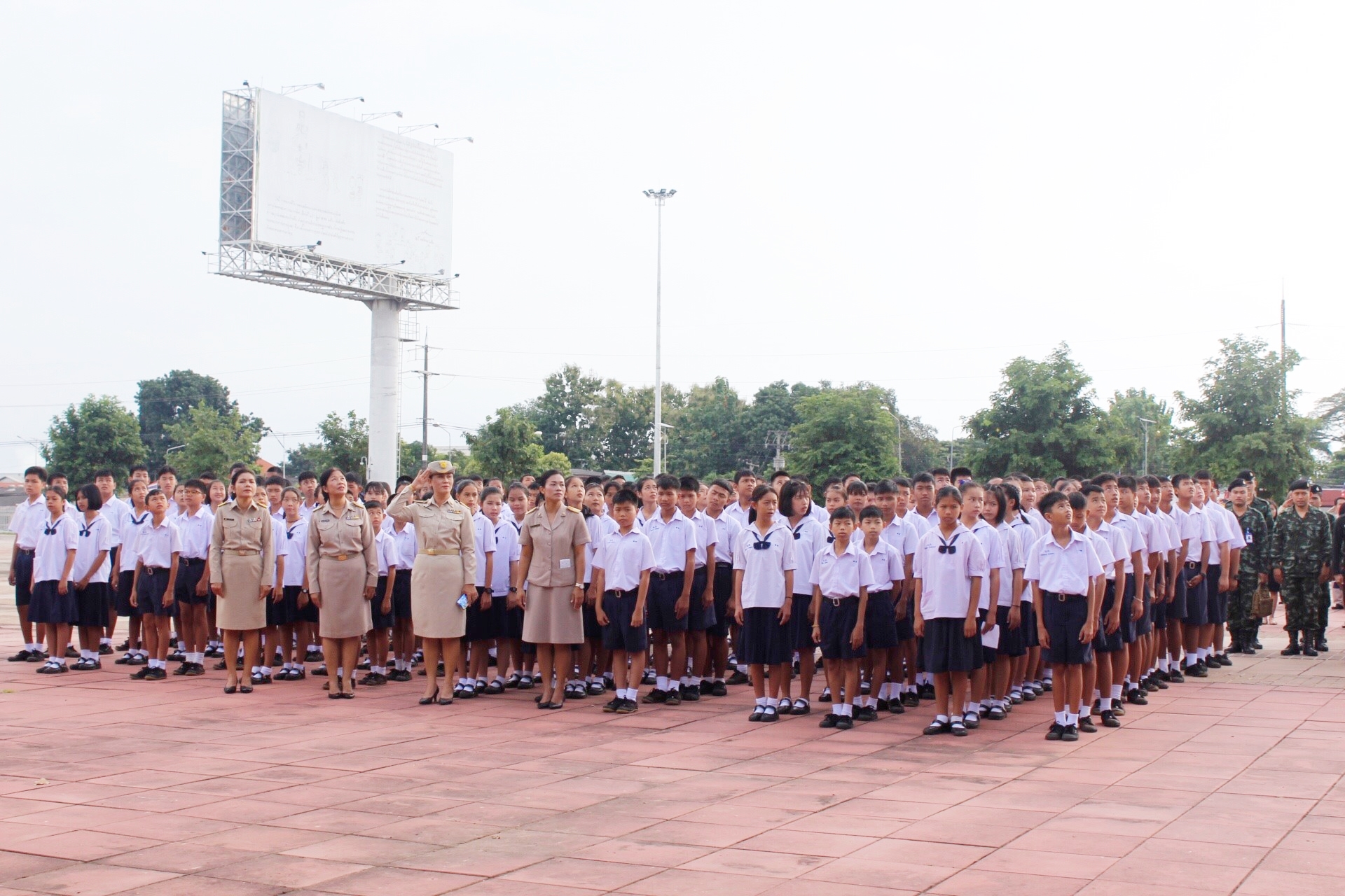 พช.หนองคาย… ร่วมกิจกรรมเชิญธงชาติไทย และร้องเพลงชาติไทย เนื่องในวันพระราชทานธงชาติไทย ( Thai National Flag Day) วันที่ ๒๘ กันยายน