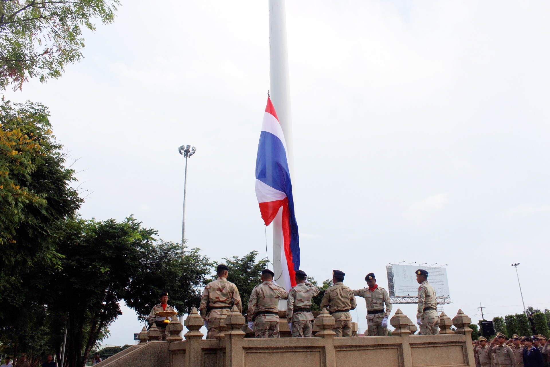 พช.หนองคาย… ร่วมกิจกรรมเชิญธงชาติไทย และร้องเพลงชาติไทย เนื่องในวันพระราชทานธงชาติไทย ( Thai National Flag Day) วันที่ ๒๘ กันยายน