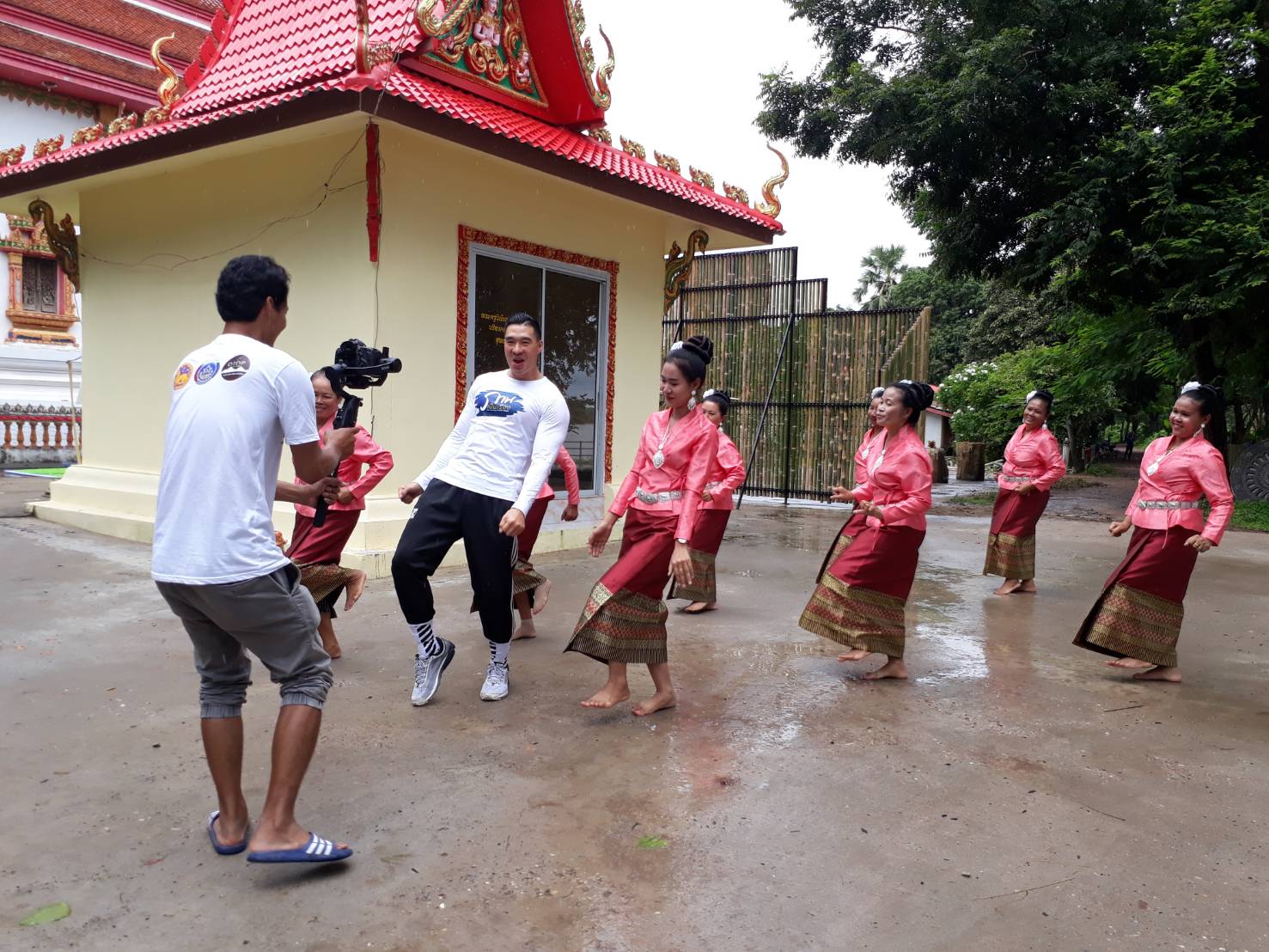 “รองฯสมหวัง” เยี่ยมหมู่บ้าน OTOP เพื่อการท่องเที่ยว บ้านหมากก่อง หมู่ 1 ต.บ้านเดื่อ อ.เมืองหนองคาย
