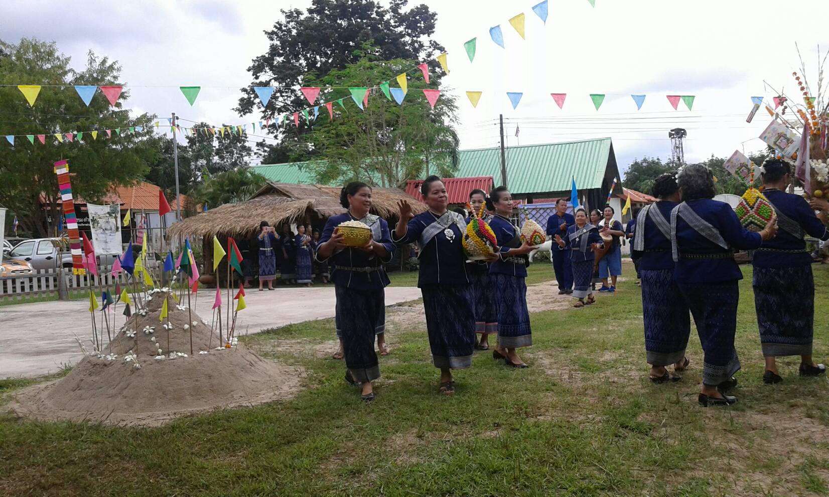 หัวหน้าผู้ตรวจราชการกรมการพัฒนาชุมชน ประธานกรรมการประกวดชุมชนท่องเที่ยว OTOP นวัตวิถีต้นแบบ พร้อมคณะฯ ลงพื้นที่ ณ บ้านโพธิ์ตาก ม.1 ต.โพธิ์ตาก อ.โพธิ์ตาก