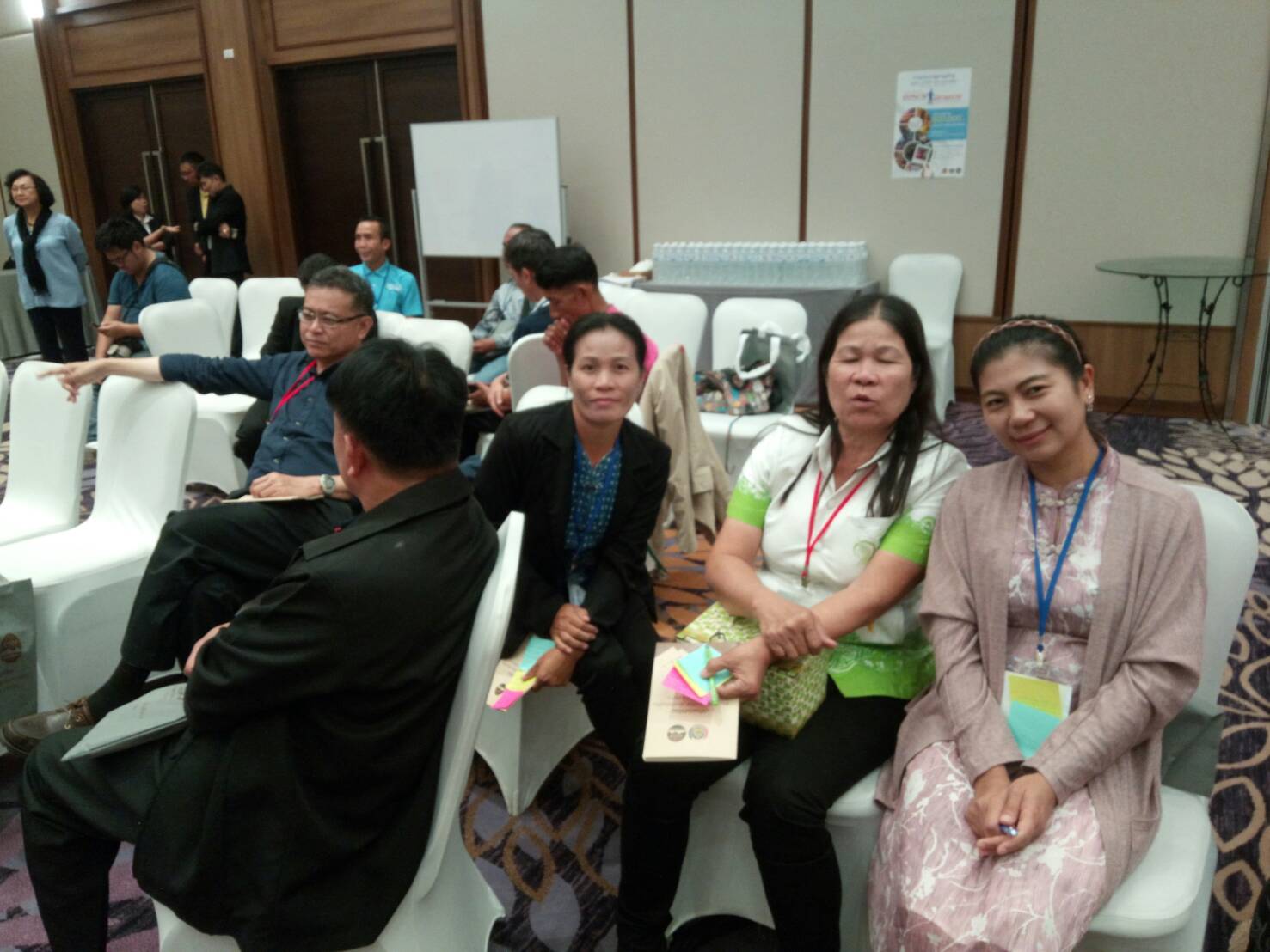 พช.หนองคาย ร่วมเวทีถอดบทเรียน โครงการหมู่บ้าน OTOP เพื่อการท่องเที่ยว (OTOP Village) 8 เส้นทาง กิจกรรมประเมินโครงการ จัดการความรู้ ถอดบทเรียน และจัดทำเอกสารรายงานผลการดำเนินงาน