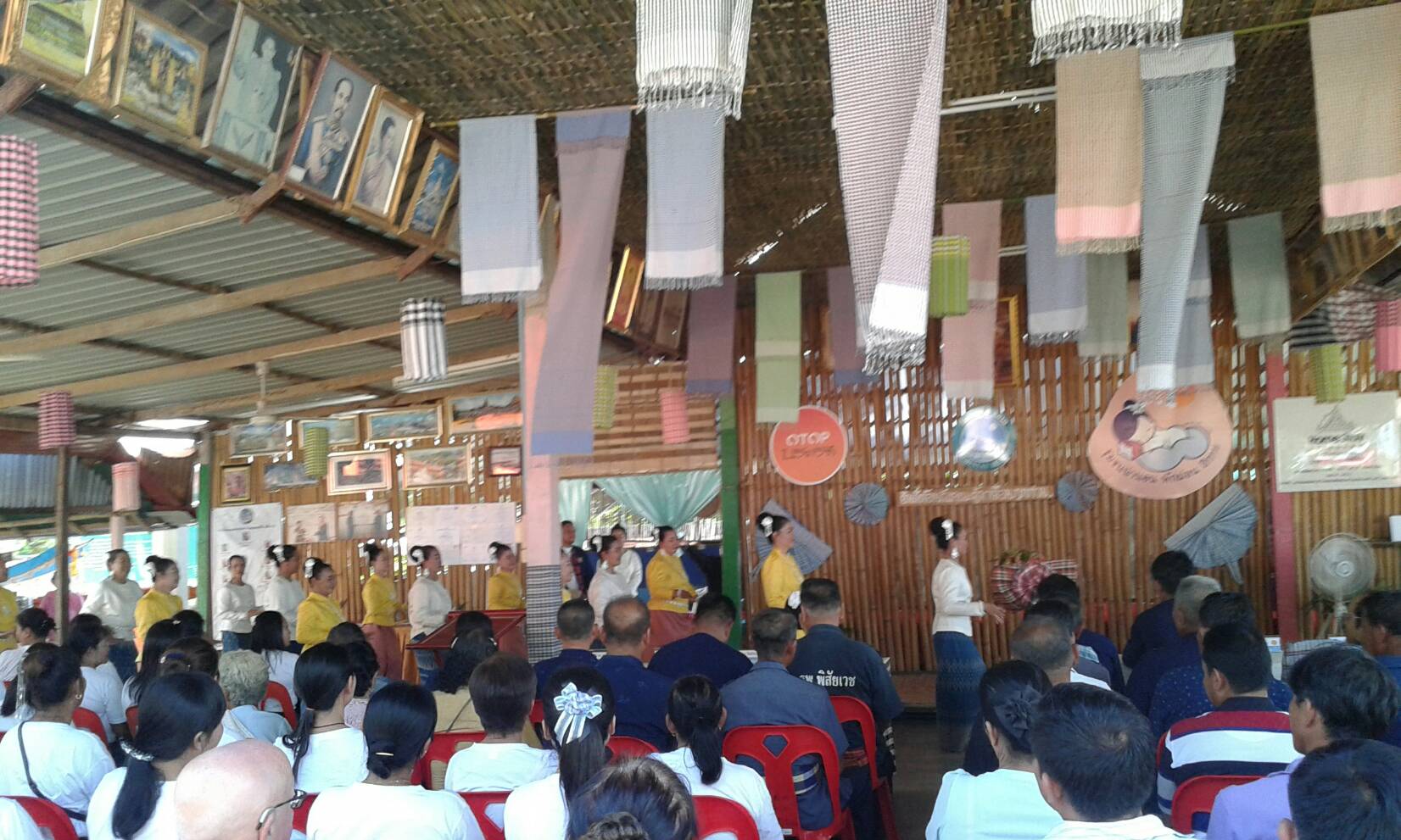 หัวหน้าผู้ตรวจราชการกรมการพัฒนาชุมชน ประธานกรรมการประกวดชุมชนท่องเที่ยว OTOP นวัตวิถีต้นแบบ พร้อมคณะฯ ลงพื้นที่ ณ บ้านสีกายเหนือ ม.6 ต.สีกาย อ.เมืองฯ จ.หนองคาย