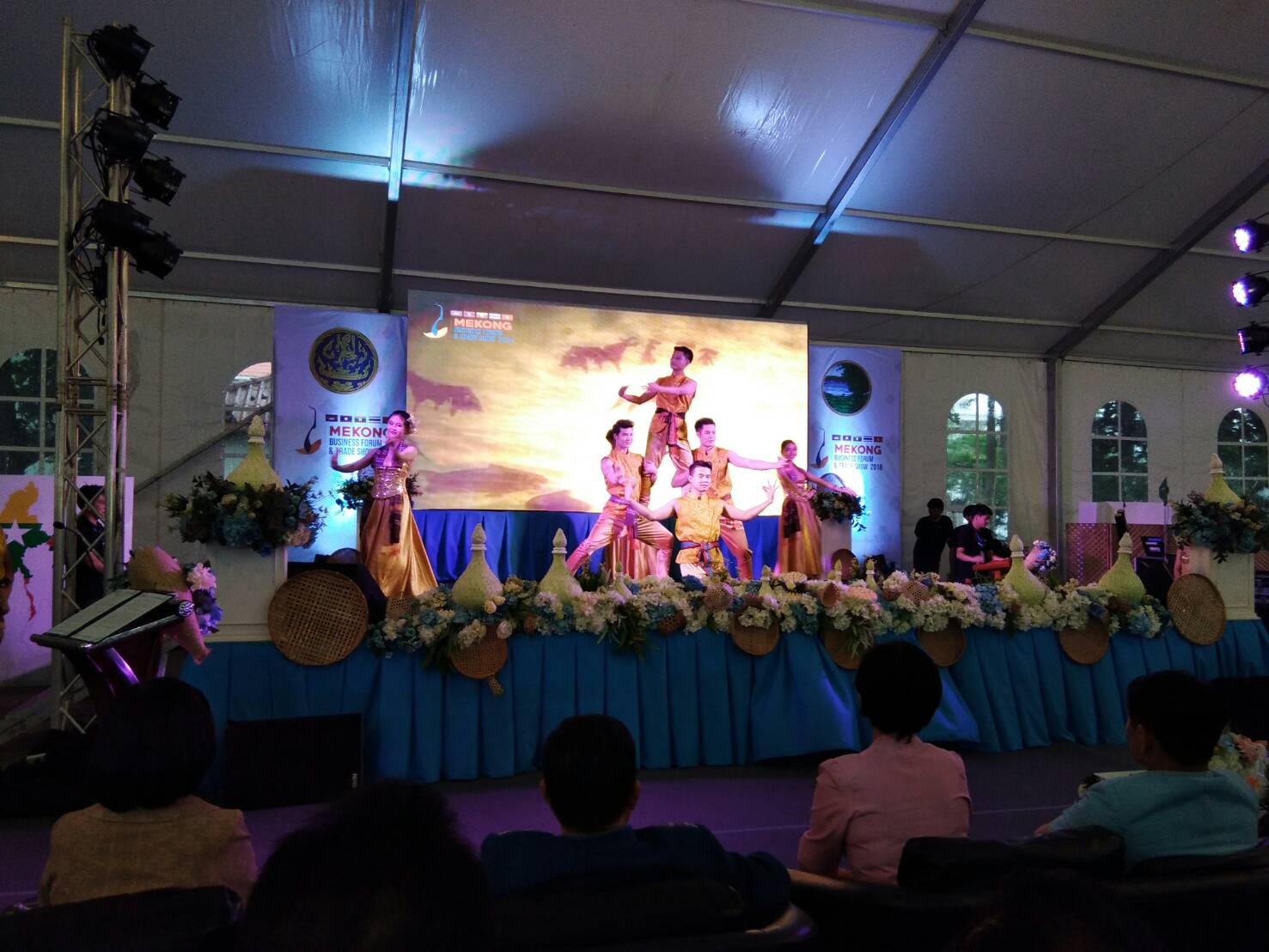 พจ.หนองคาย ร่วมพิธีเปิดงานแสดงและจำหน่ายสินค้า “Mekong Business Forum & Trade Show 2018”