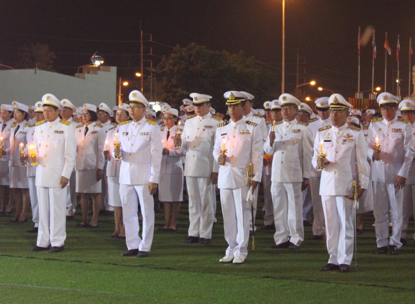 พช.หนองคาย ร่วมพิธีในพิธีถวายบังคมและจุดเทียนเพื่อน้อมรำลึกในพระมหากรุณาธิคุณ พระบาทสมเด็จพระปรมินทรมหาภูมิพลอดุลยเดช บรมนาถบพิตร ♦️
