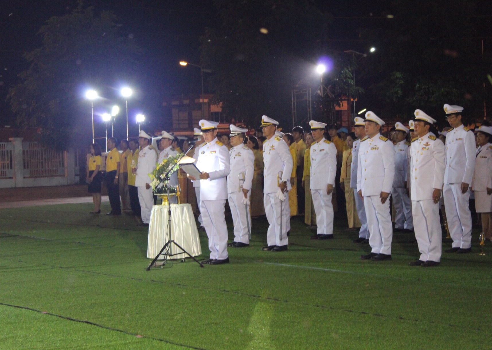 พช.หนองคาย ร่วมพิธีในพิธีถวายบังคมและจุดเทียนเพื่อน้อมรำลึกในพระมหากรุณาธิคุณ พระบาทสมเด็จพระปรมินทรมหาภูมิพลอดุลยเดช บรมนาถบพิตร ♦️