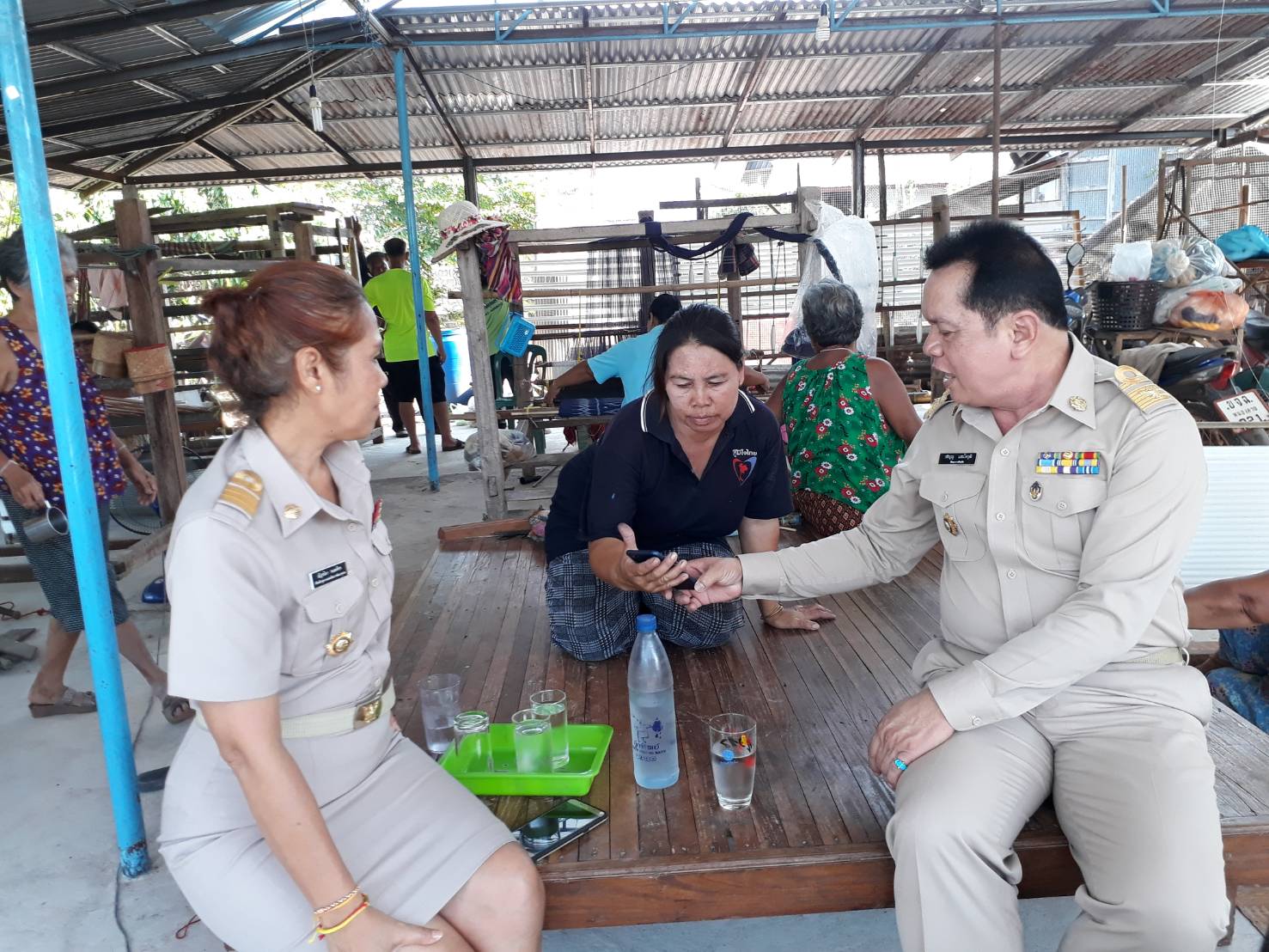 พัฒนาการจังหวัดหนองคาย เยี่ยมกลุ่มทอผ้าบ้านพระบาทนาหงส์ อ.รัตนวาปี